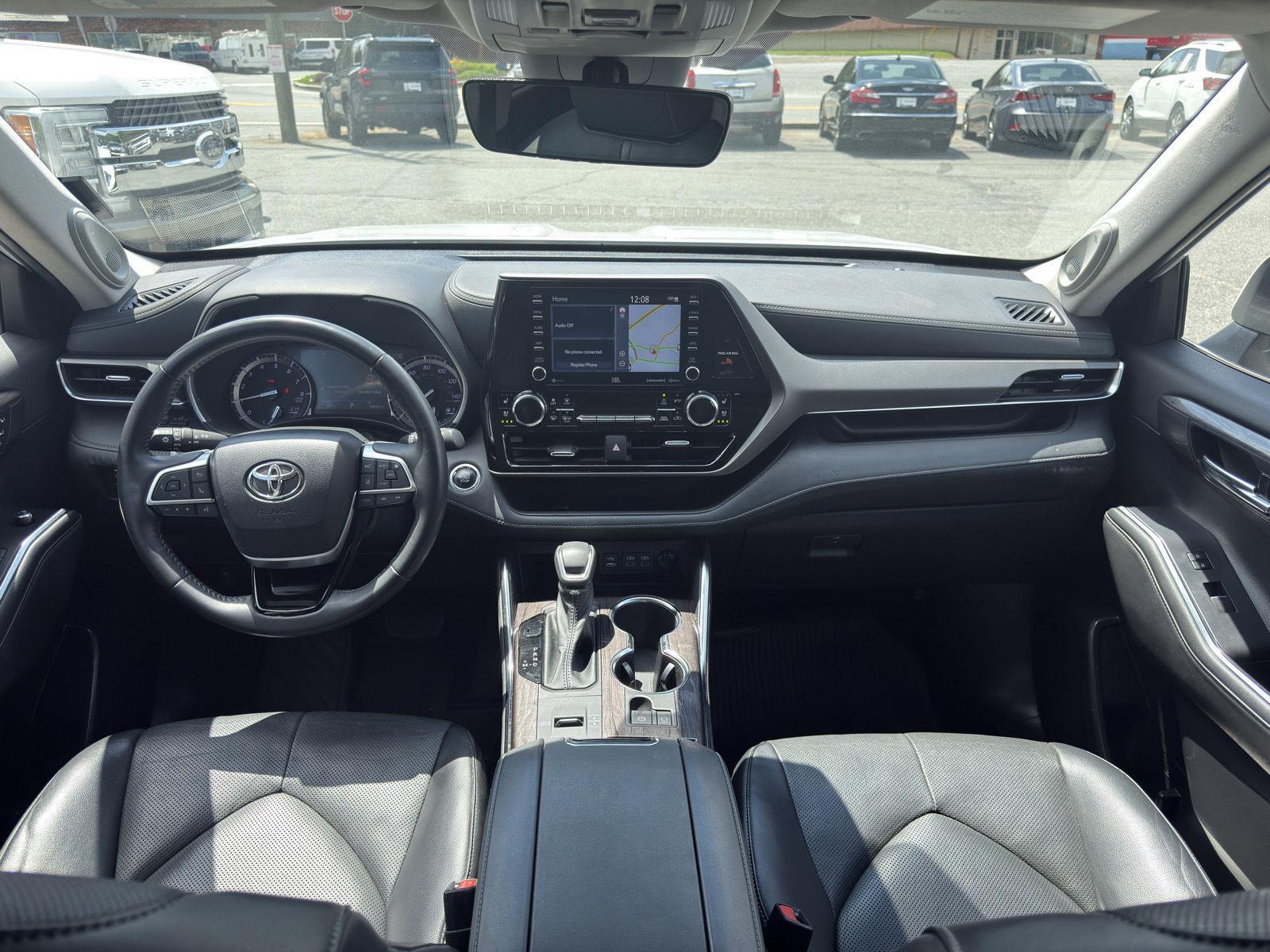 View vehicle photo 4