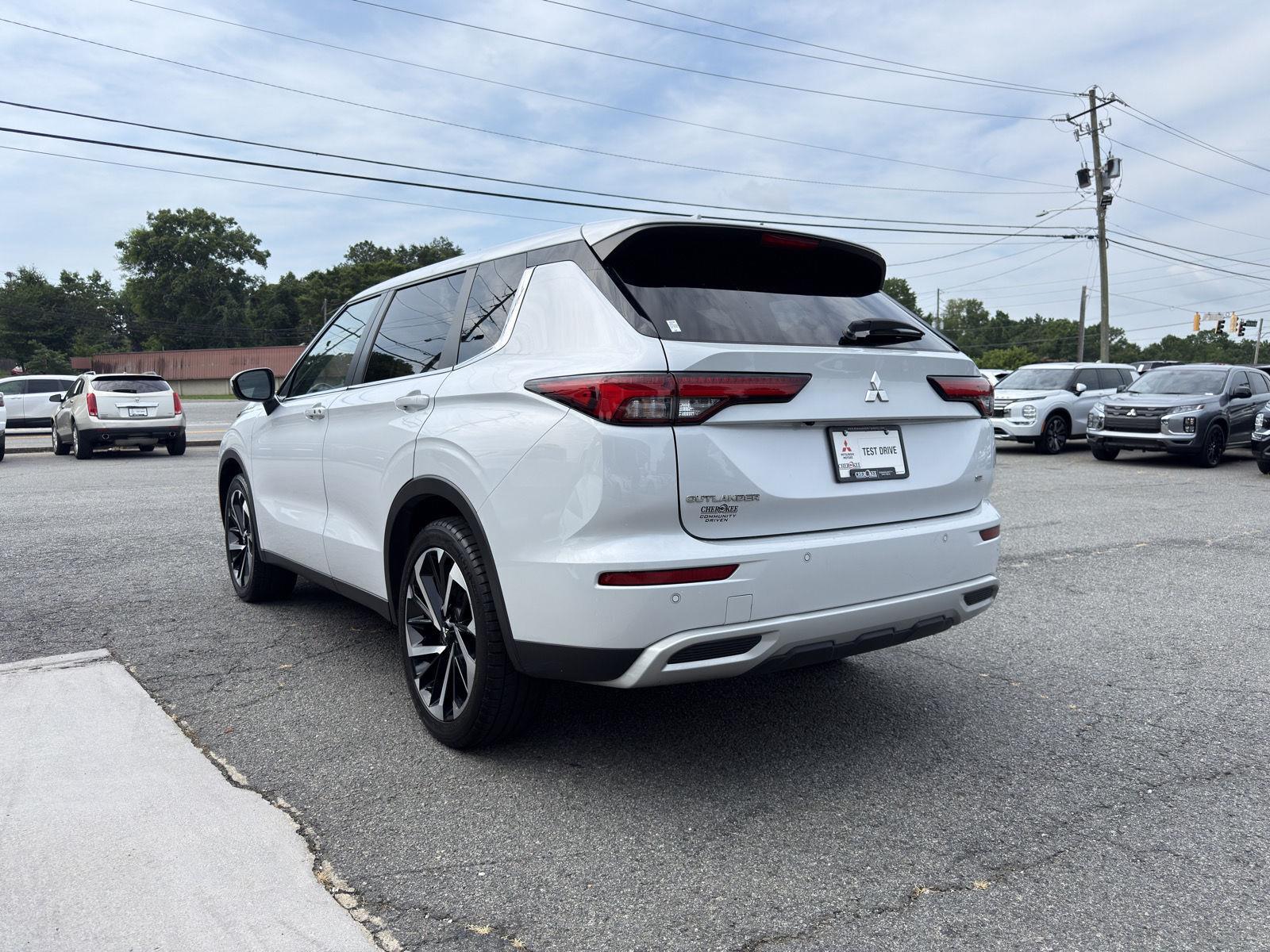 View vehicle photo 7