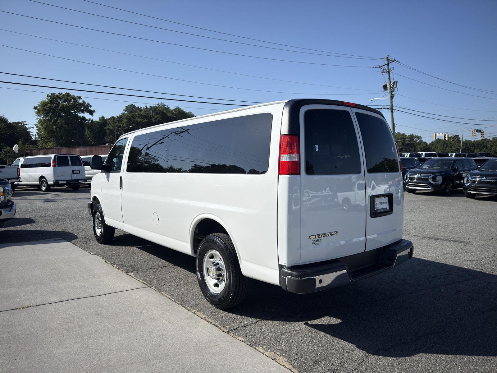 View vehicle photo 7