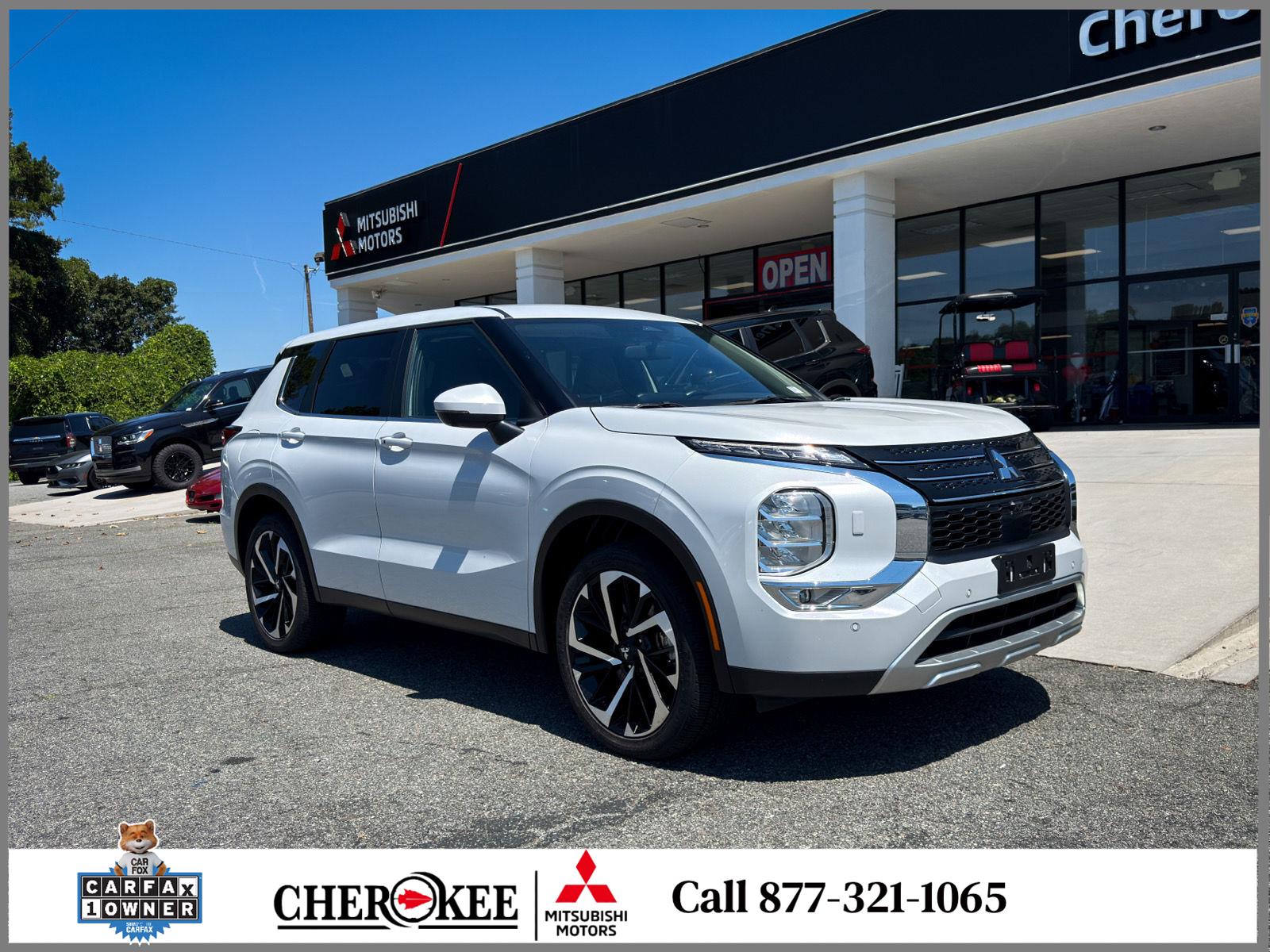 White 2024 Mitsubishi Outlander SUV / Crossover All-Wheel Drive
