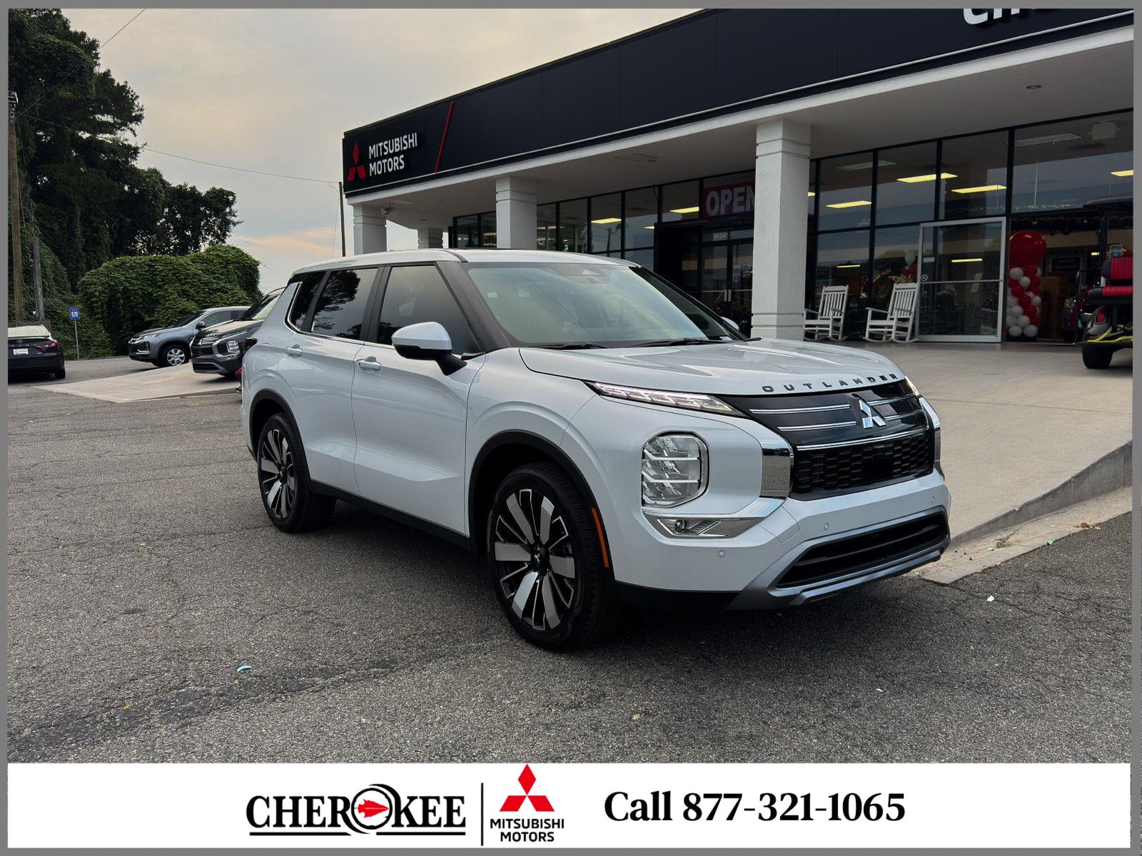 White Diamond 2026 Mitsubishi Outlander SUV / Crossover Front-Wheel Drive Continuously Variable Transmission