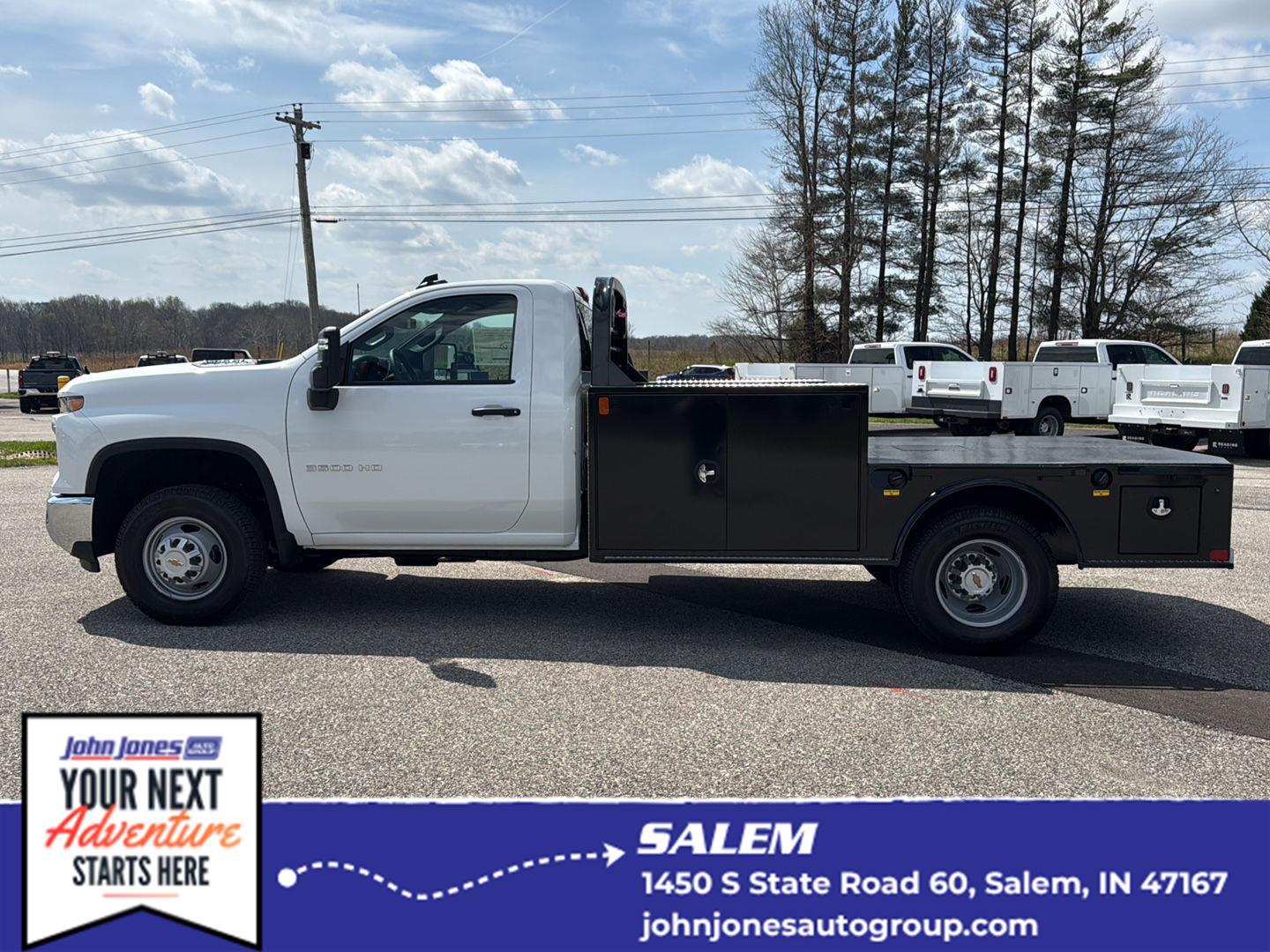 Summit White 2026 Chevrolet Silverado 3500HD Chassis Pickup Truck Four-Wheel Drive Automatic