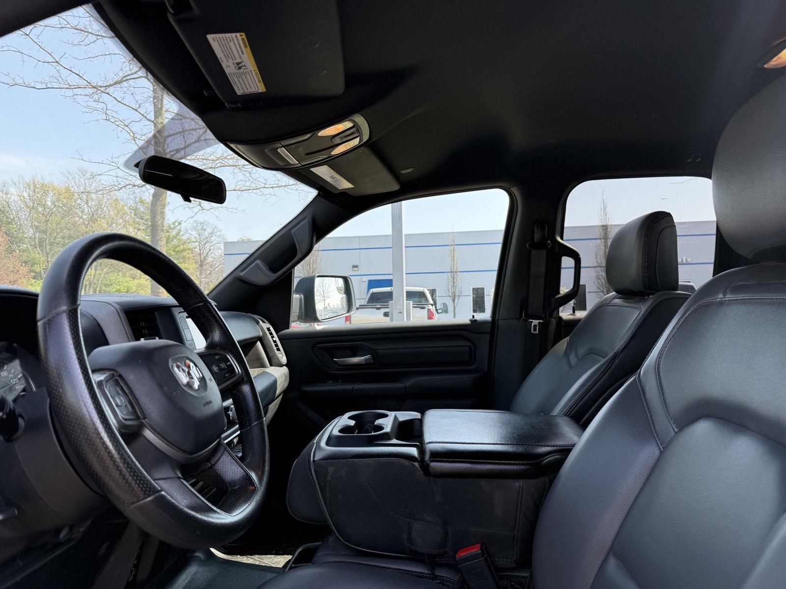 View vehicle photo 7