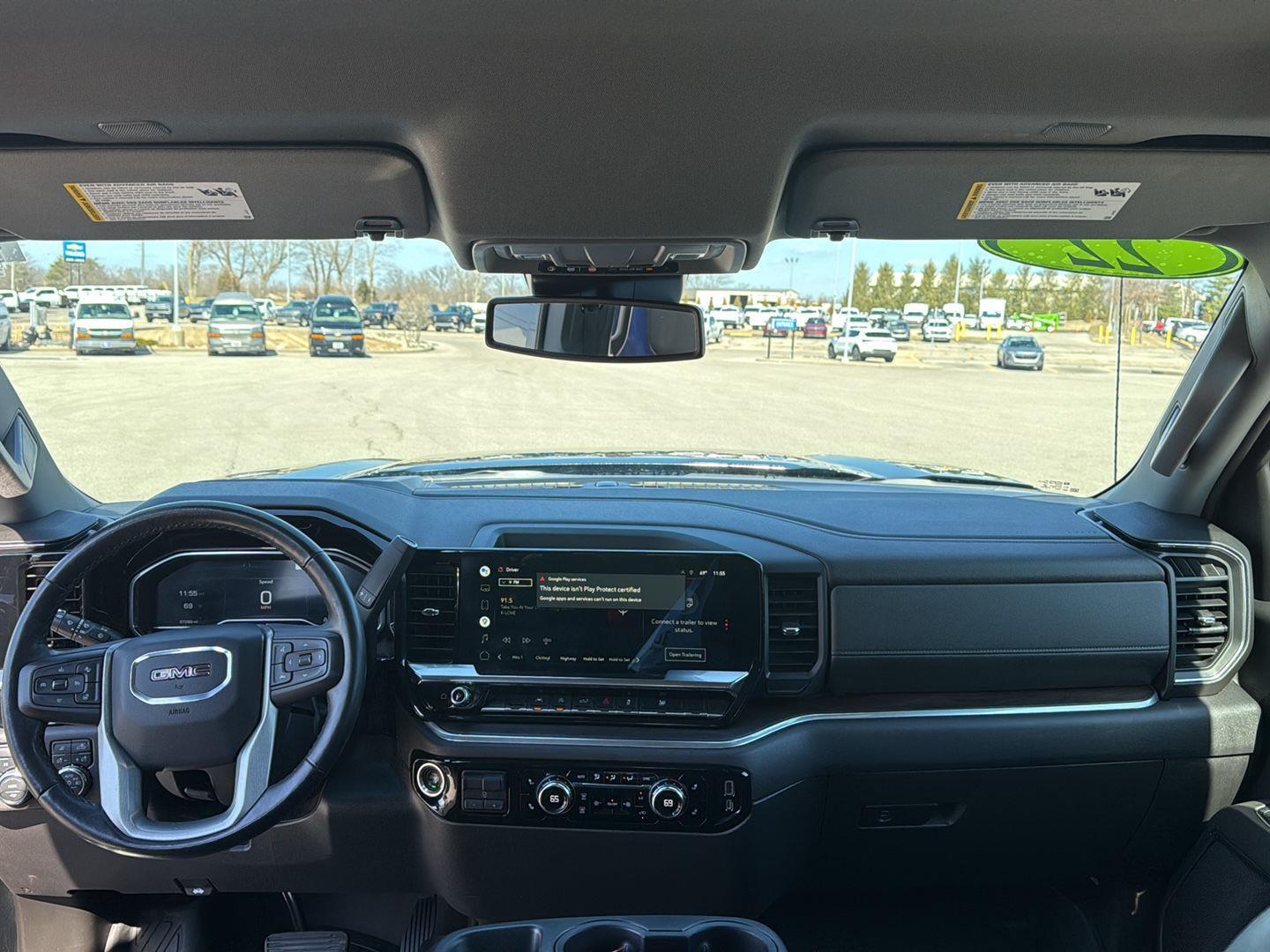 View vehicle photo 3