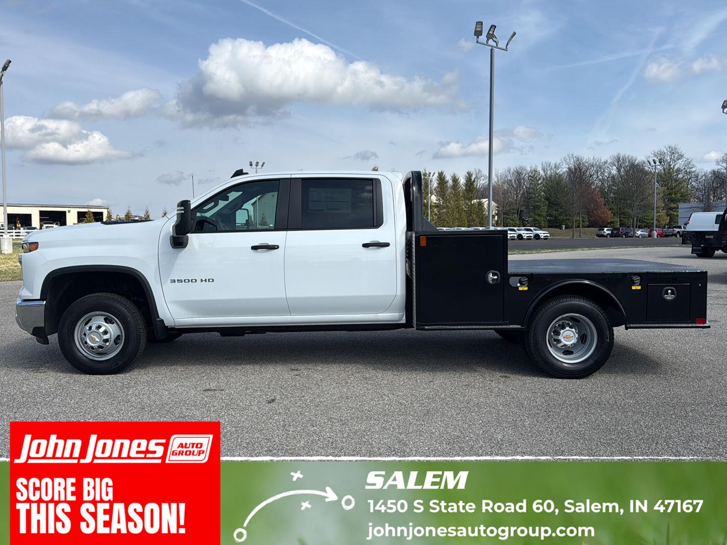 Summit White 2026 Chevrolet Silverado 3500HD Chassis Pickup Truck Four-Wheel Drive Automatic