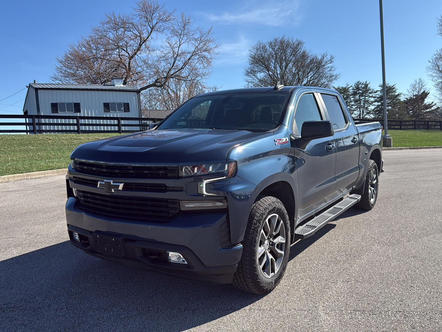 View vehicle photo 3