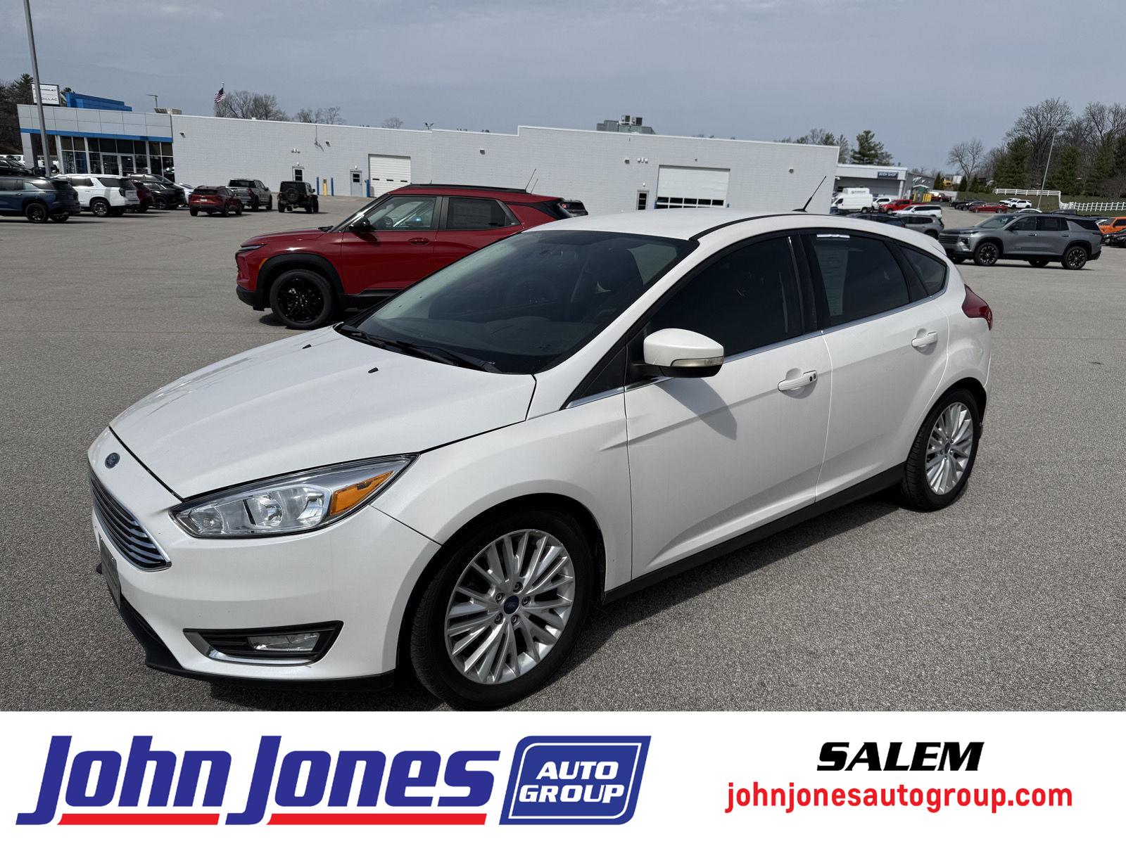 White Platinum Metallic Tri-Coat 2015 Ford Focus Titanium Hatchback Hatchback Front-Wheel Drive 6-Speed Automatic