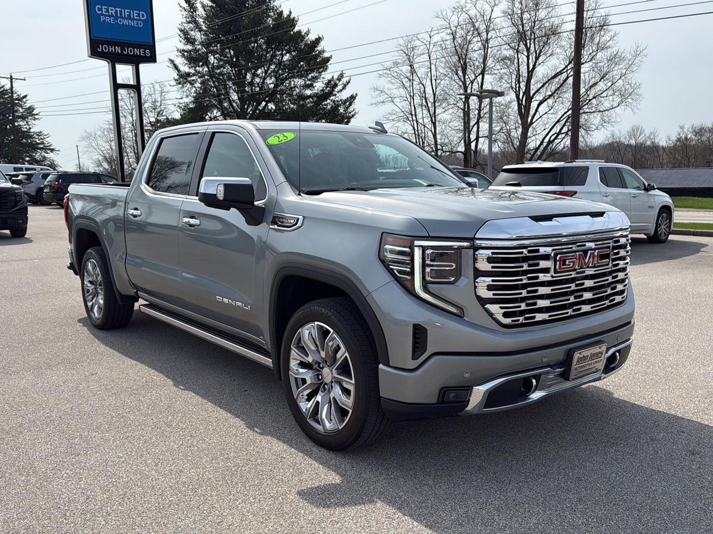 View vehicle photo 2