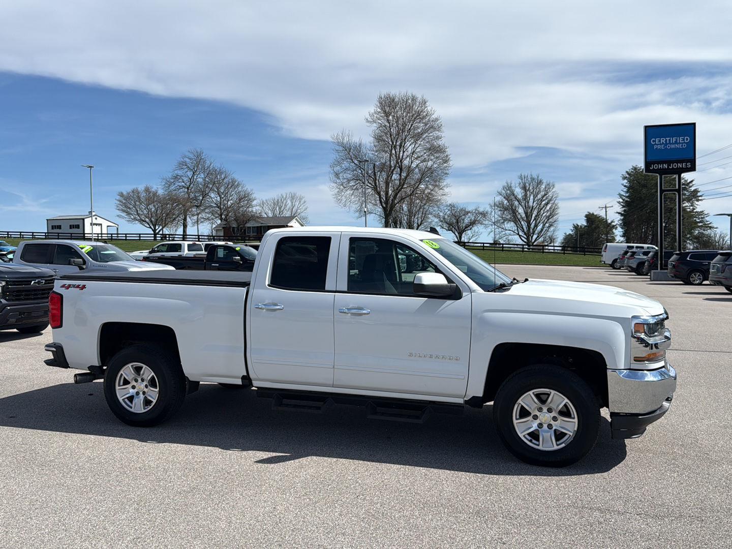 View vehicle photo 7