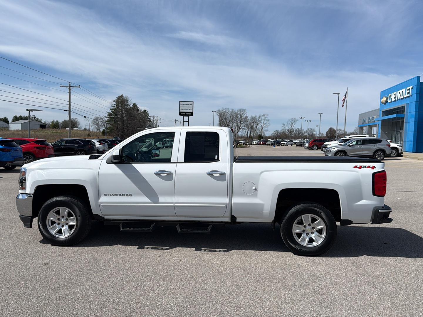 View vehicle photo 6