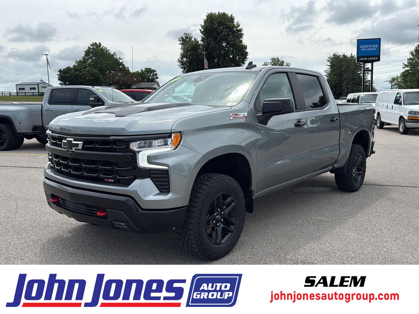 Sterling Gray Metallic 2024 Chevrolet Silverado 1500 LT Trail Boss Crew Cab 4WD Pickup Truck Four-Wheel Drive 8-Speed Automatic