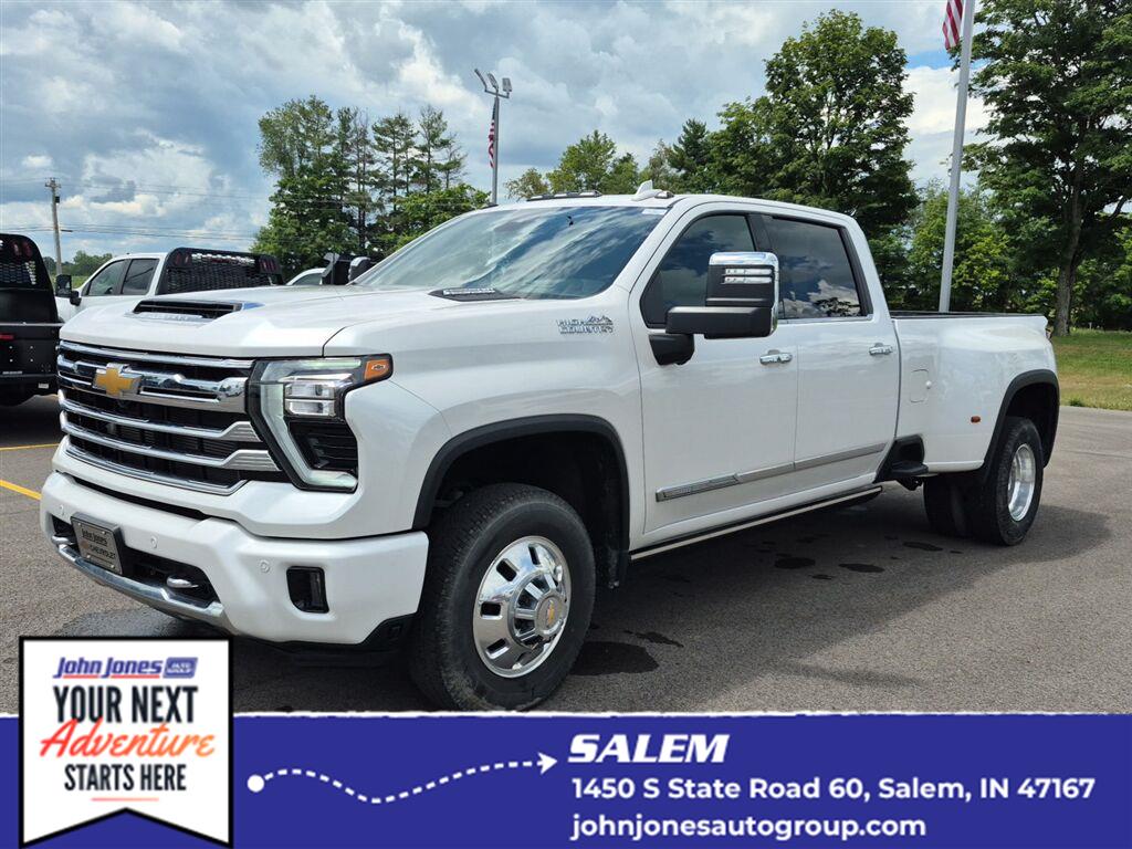 White (Iridescent Pearl Tricoat) 2024 Chevrolet Silverado 3500HD Pickup Truck Four-Wheel Drive Automatic
