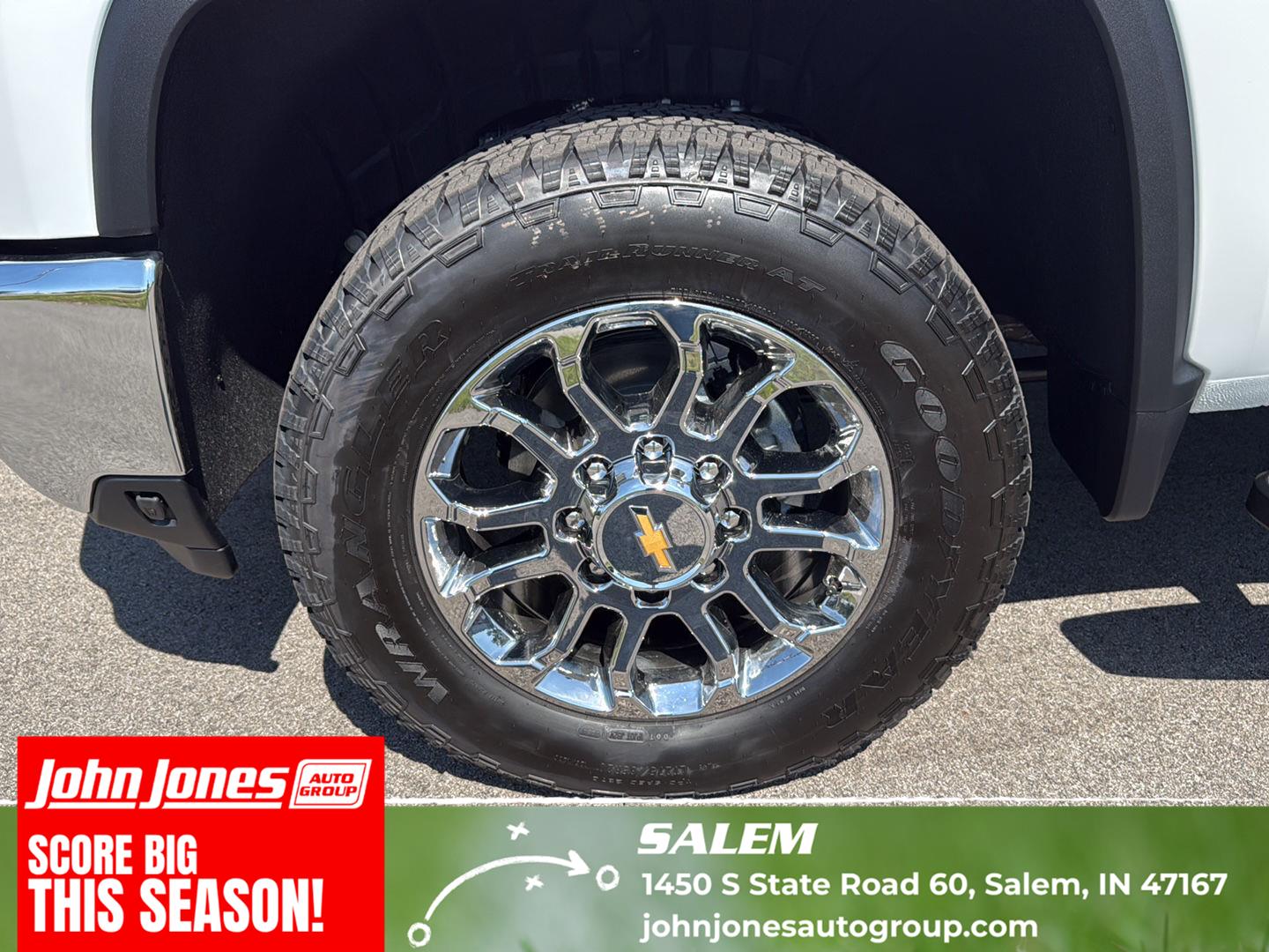 Summit White 2026 Chevrolet Silverado 2500HD Pickup Truck Four-Wheel Drive Automatic