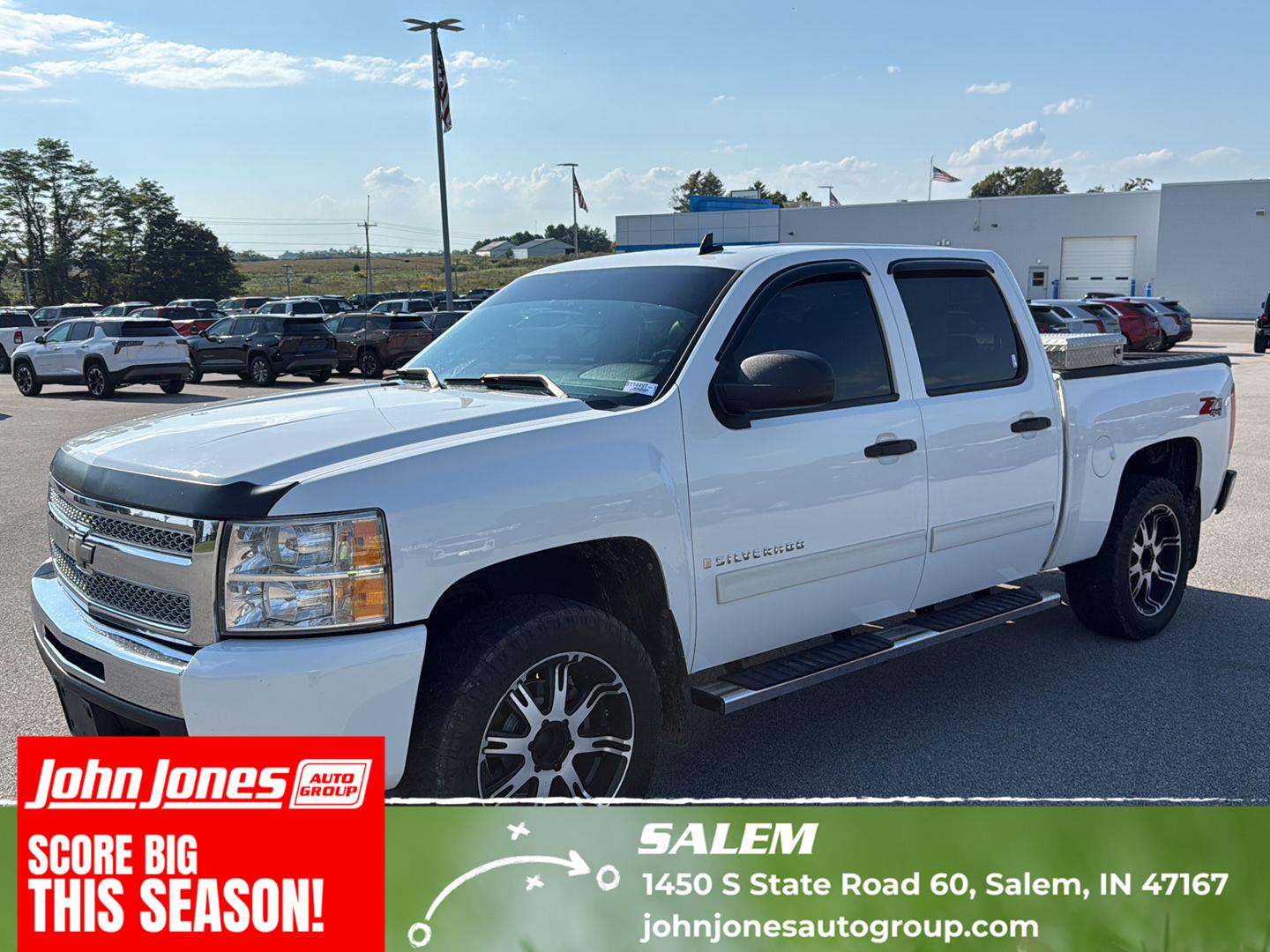 Summit White 2009 Chevrolet Silverado 1500 Pickup Truck Four-Wheel Drive 6-Speed Automatic