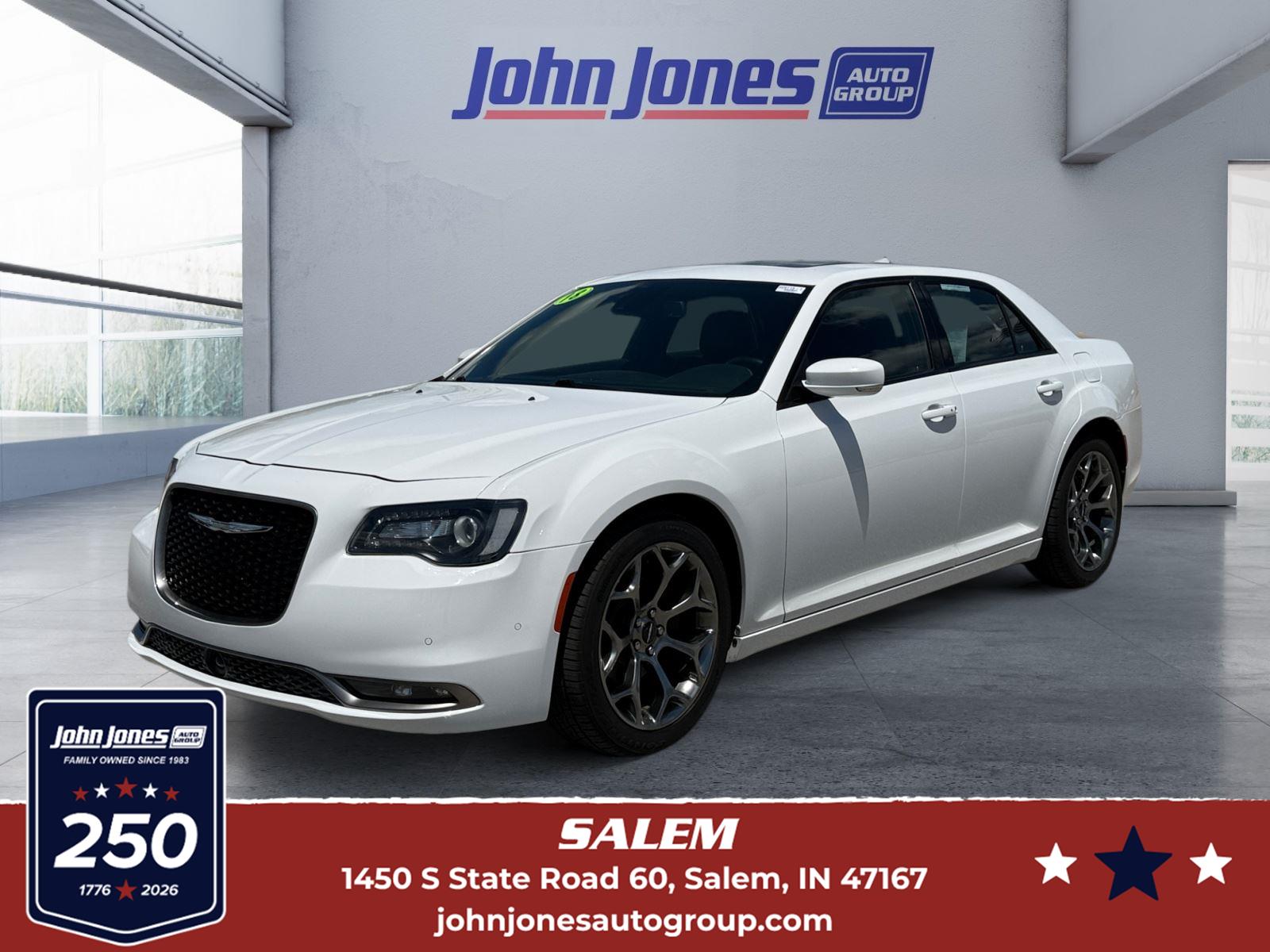 Bright White Clearcoat 2018 Chrysler 300 Sedan Rear-Wheel Drive 8-Speed Automatic