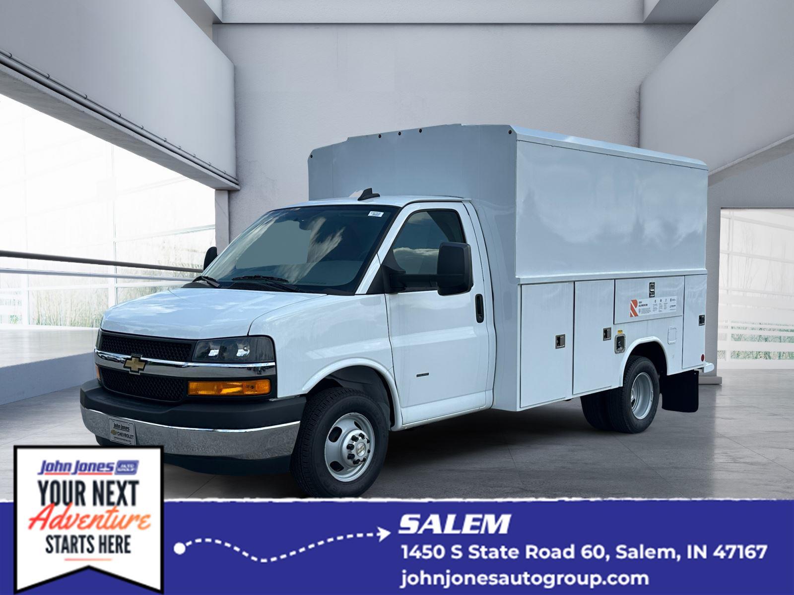 Summit White 2025 Chevrolet Express Chassis Van Rear-Wheel Drive 8-Speed Automatic