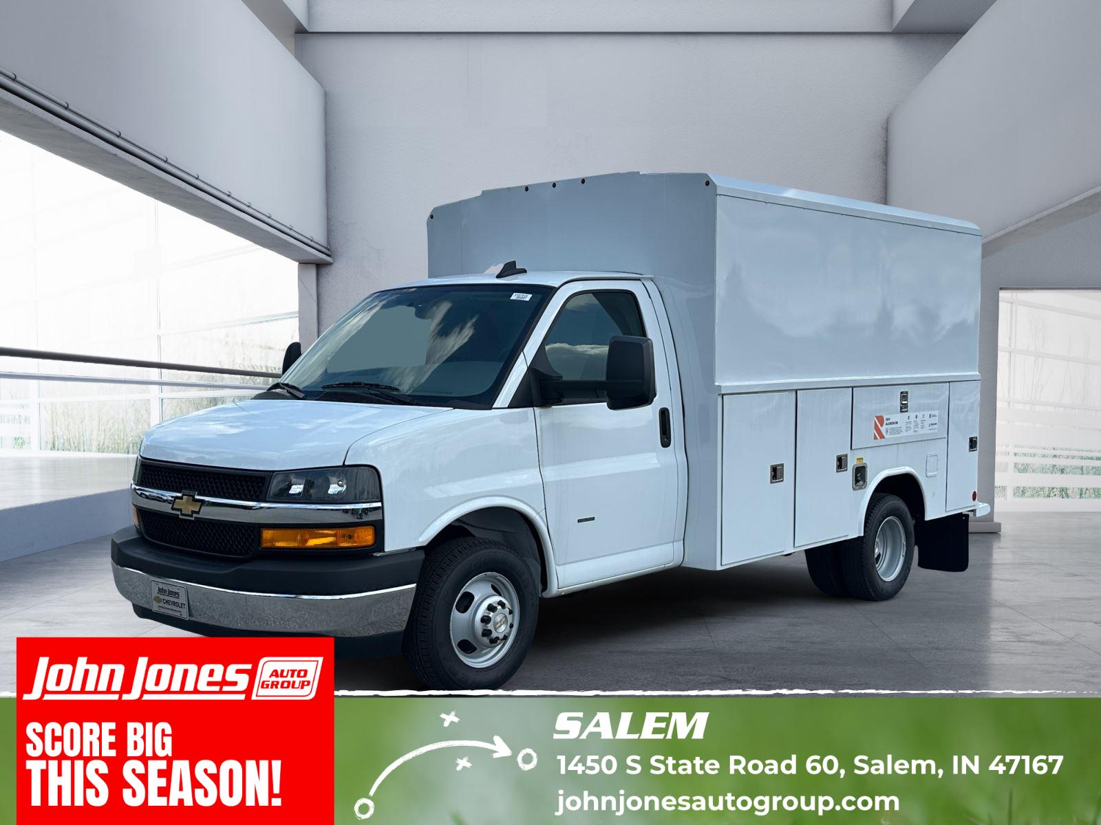 Summit White 2025 Chevrolet Express Chassis Van Rear-Wheel Drive 8-Speed Automatic