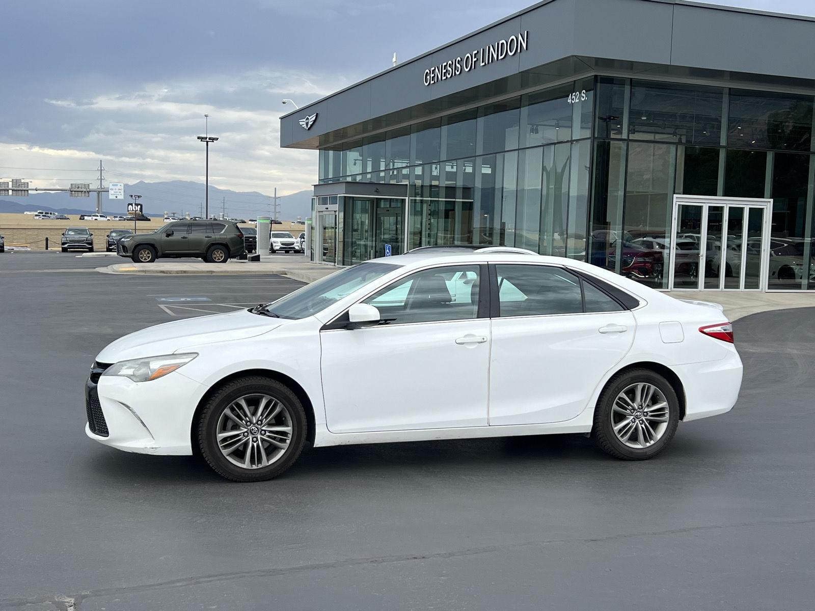 Super White 2016 Toyota Camry Sedan Front-Wheel Drive 6-Speed Automatic