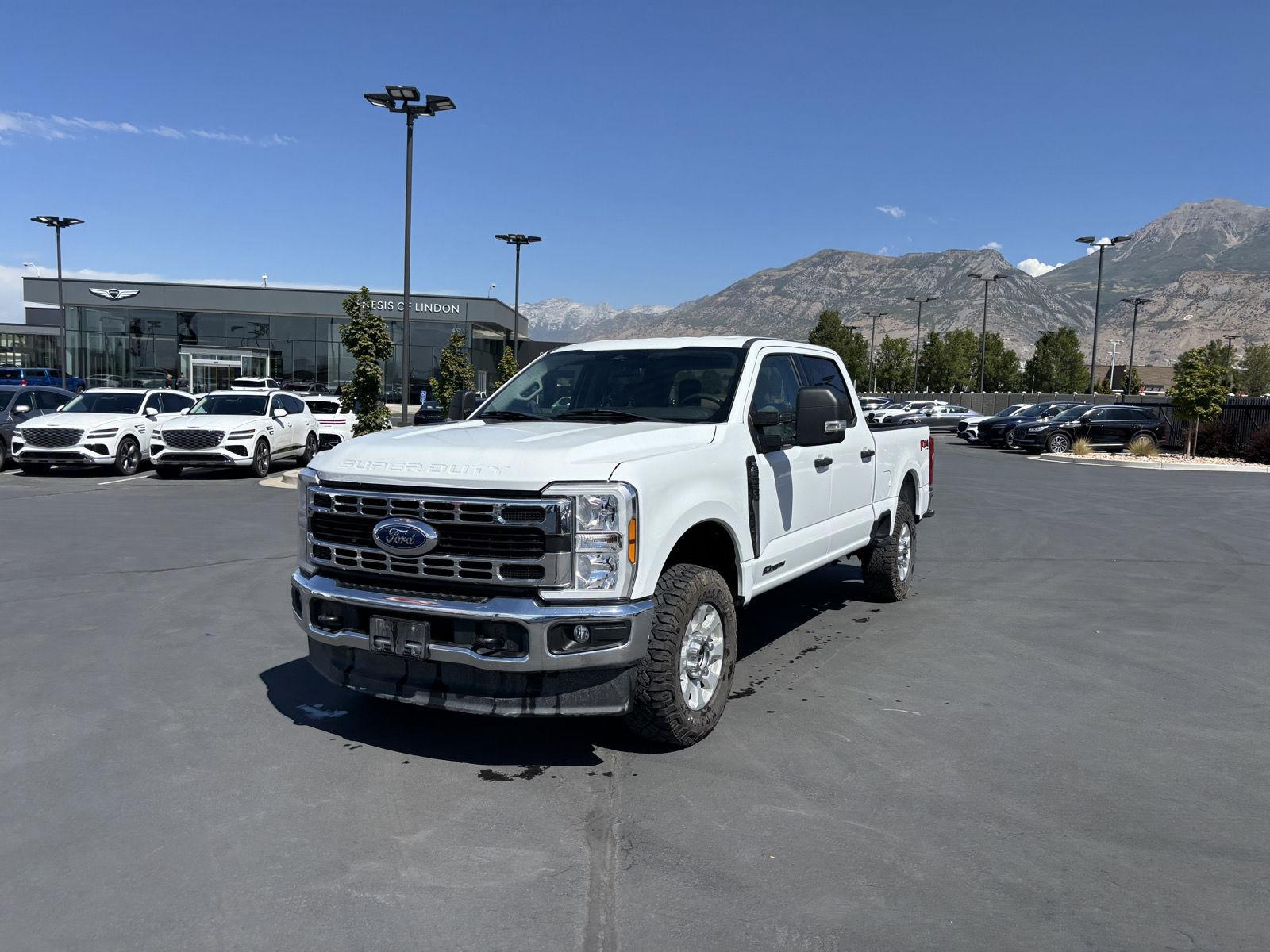 Oxford White 2024 Ford F-250 Super Duty Pickup Truck Four-Wheel Drive Automatic