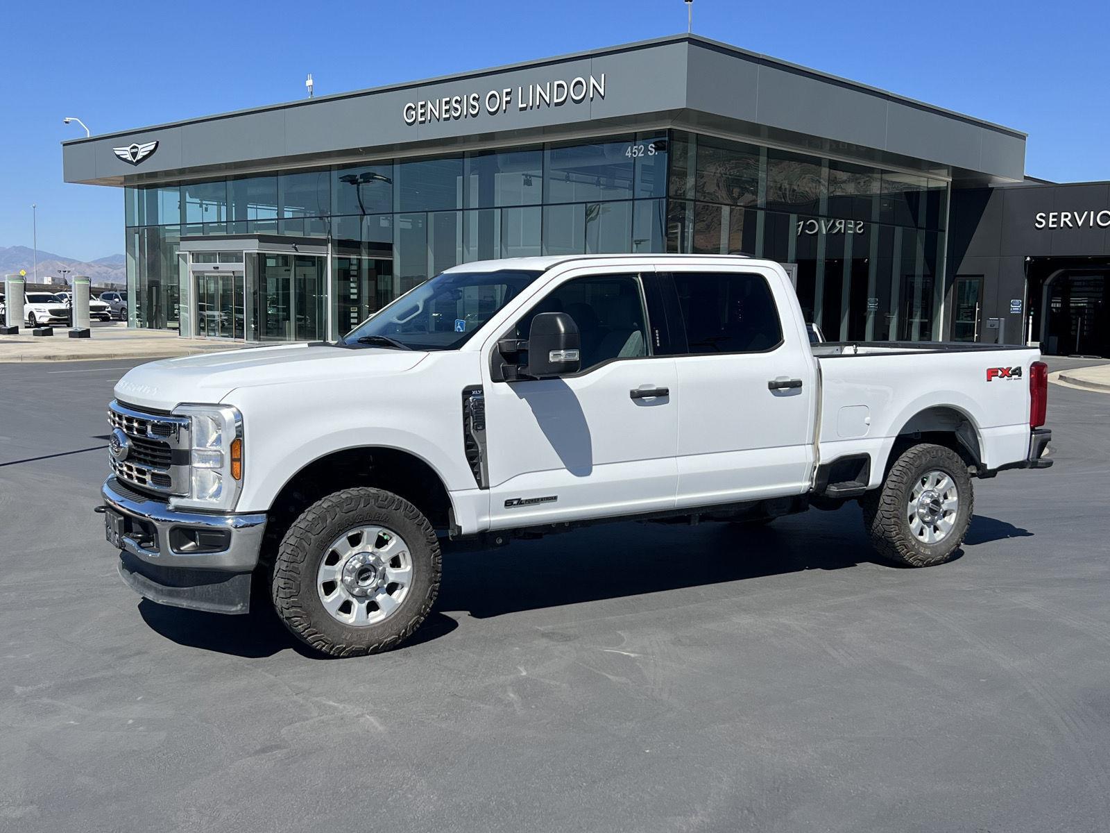 Oxford White 2024 Ford F-250 Super Duty Pickup Truck Four-Wheel Drive Automatic