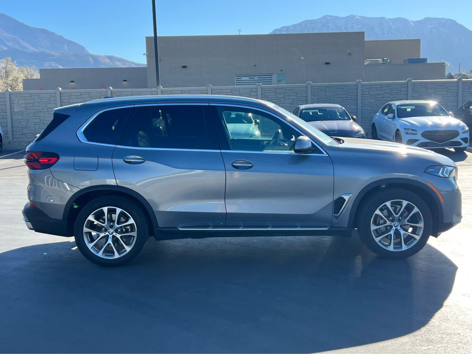 View vehicle photo 7