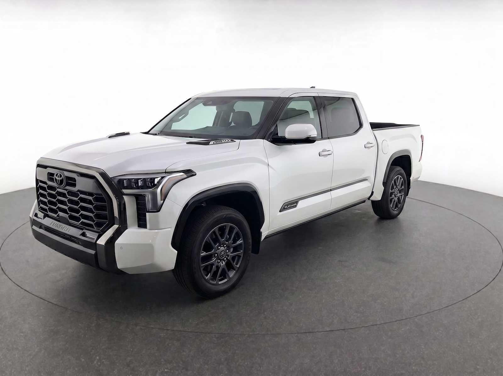 White (Wind Chill Pearl) 2022 Toyota Tundra Hybrid Platinum HV CrewMax Cab 4WD Pickup Truck Four-Wheel Drive Automatic