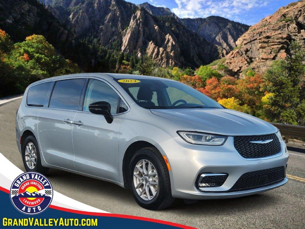 Silver 2024 Chrysler Pacifica Minivan Front-Wheel Drive 9-Speed Automatic