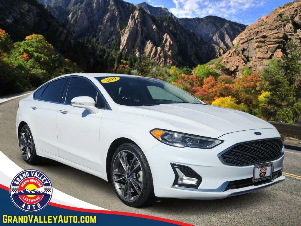 White Gold 2019 Ford Fusion Sedan Front-Wheel Drive 6-Speed Automatic
