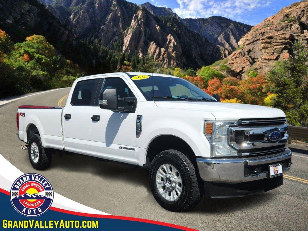 Oxford White 2022 Ford F-250 Super Duty Pickup Truck Four-Wheel Drive Automatic