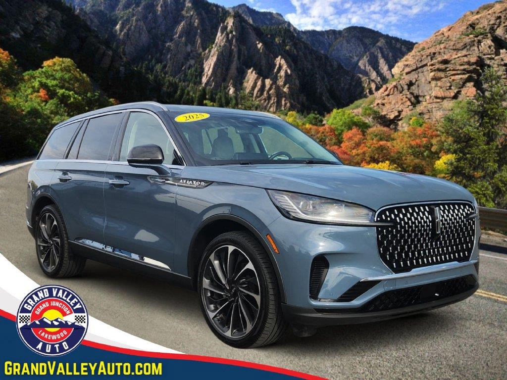 Whisper Blue Metallic Clearcoat 2025 Lincoln Aviator SUV / Crossover All-Wheel Drive Automatic