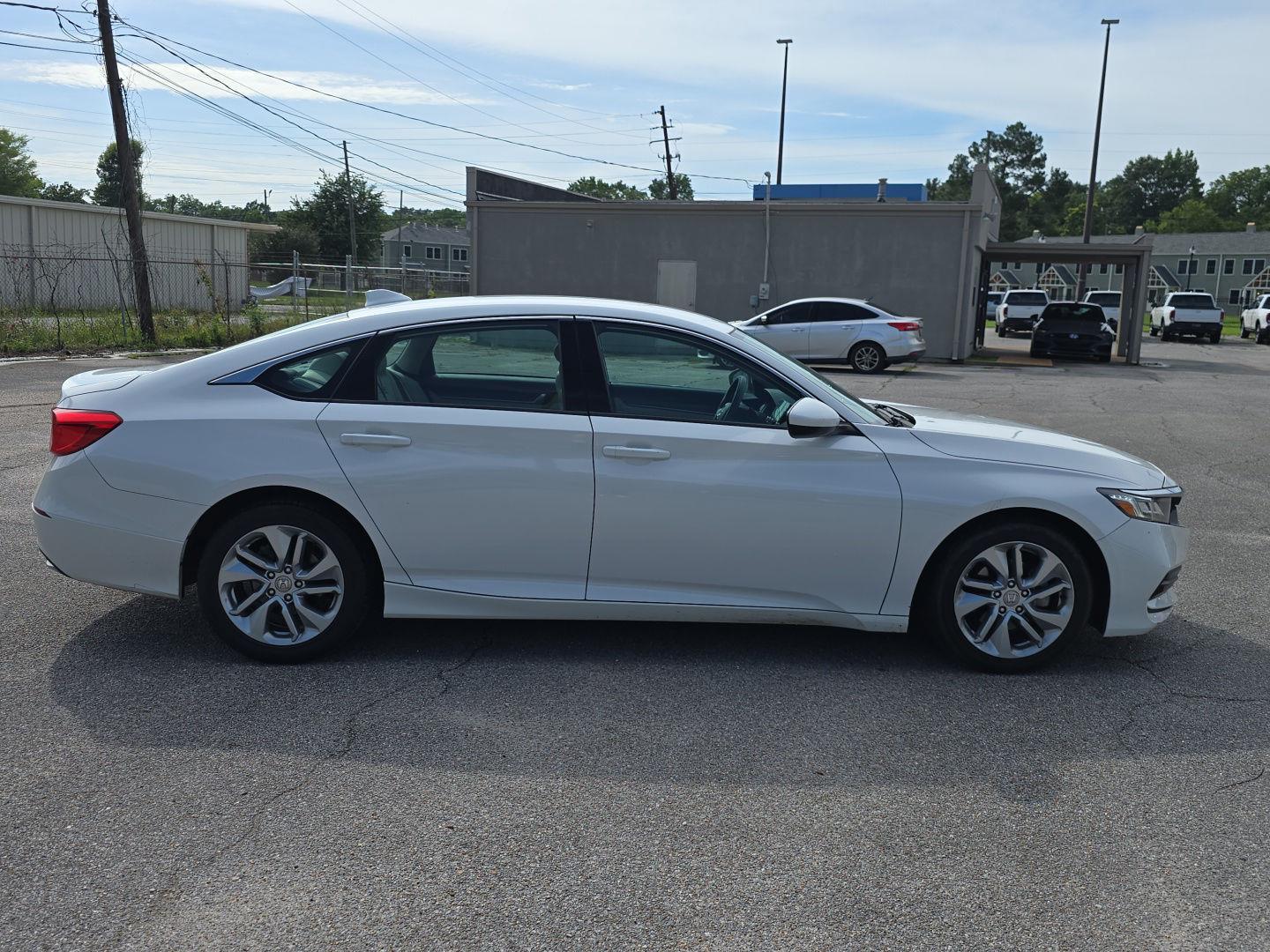 Used 2018 Platinum White Pearl Honda LX 1.5T image 2