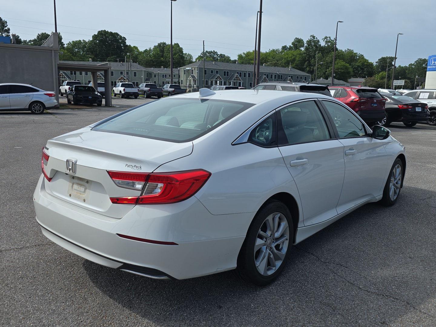 Used 2018 Platinum White Pearl Honda LX 1.5T image 3