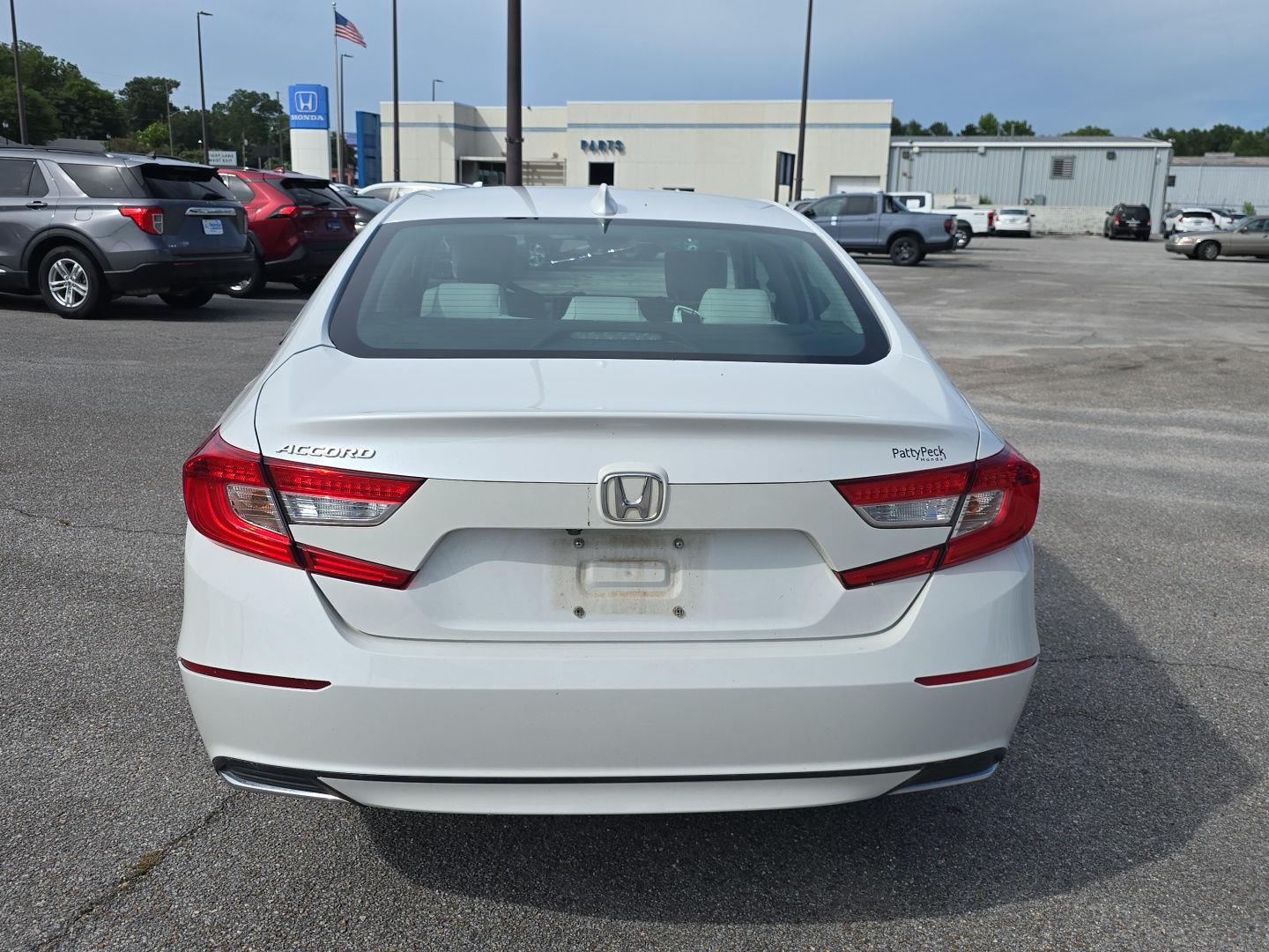 Used 2018 Platinum White Pearl Honda LX 1.5T image 4