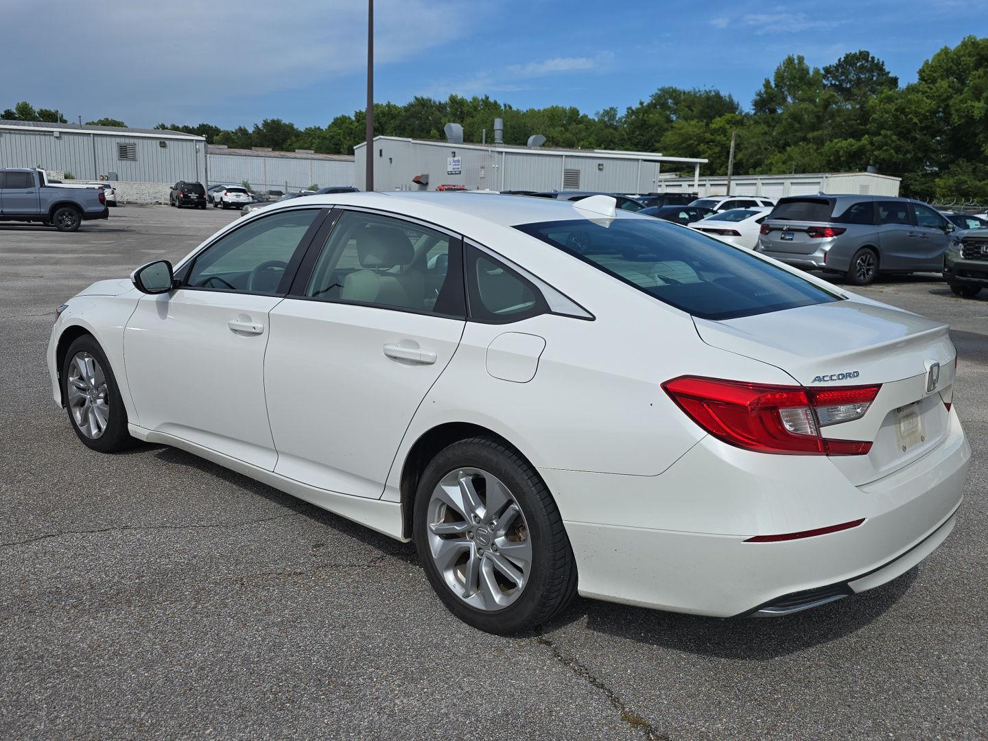 Used 2018 Platinum White Pearl Honda LX 1.5T image 5