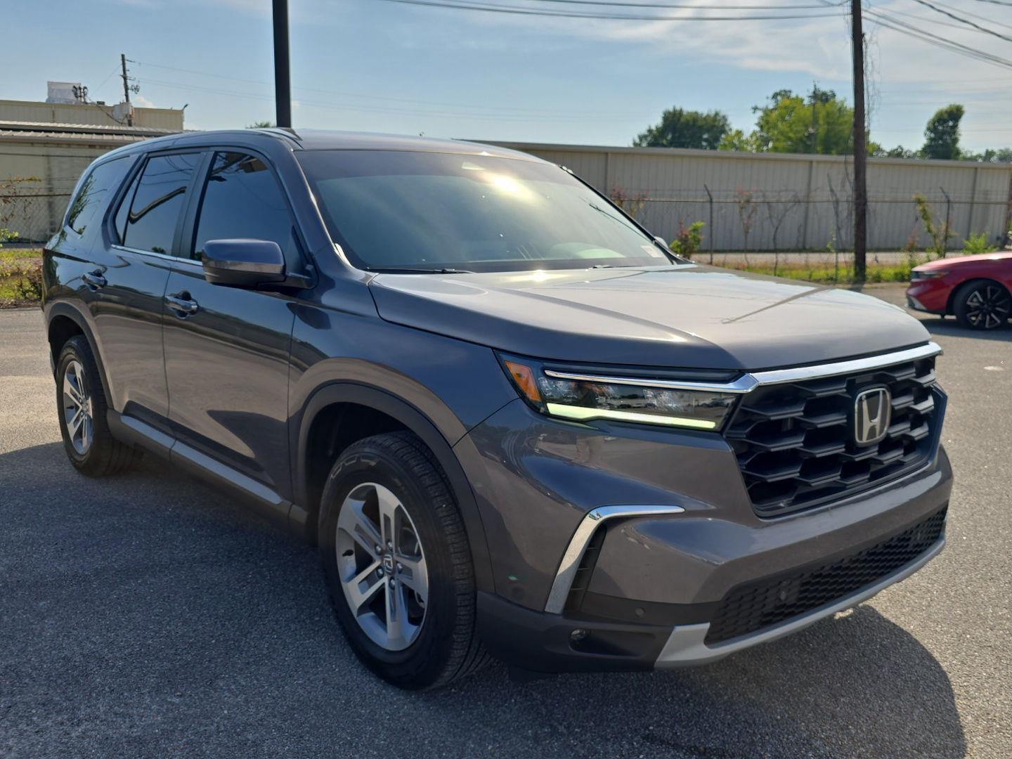 Gray (Modern Steel Metallic) 2025 Honda Pilot SUV / Crossover Front-Wheel Drive Automatic