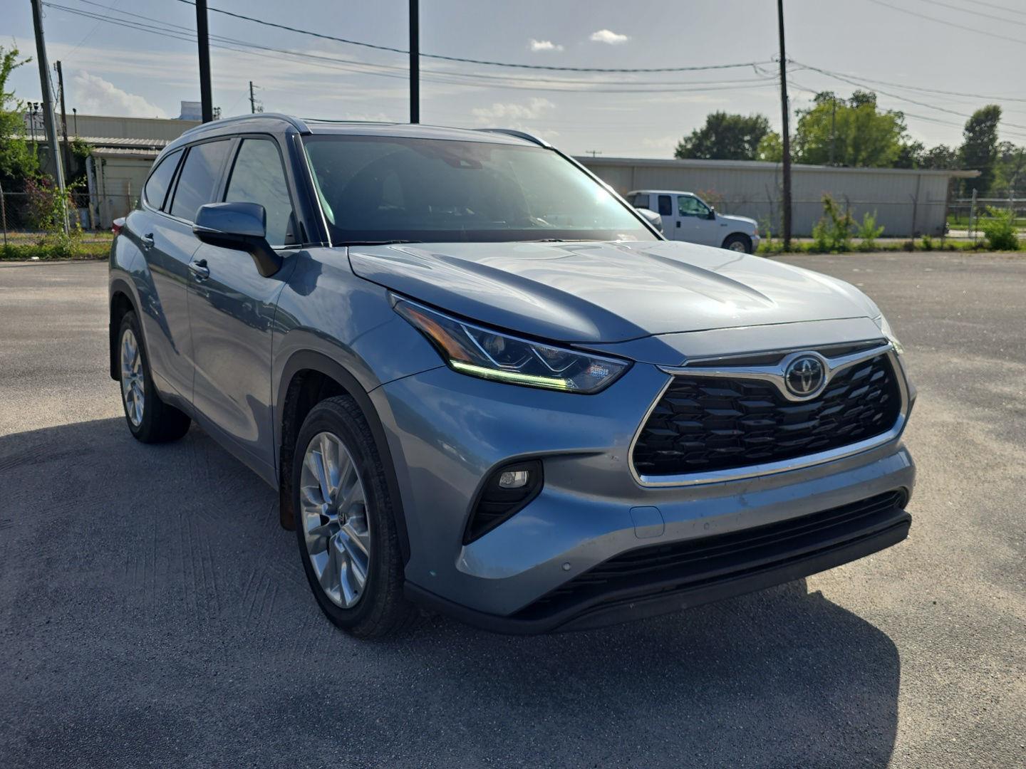 Moondust 2021 Toyota Highlander SUV / Crossover Front-Wheel Drive Automatic