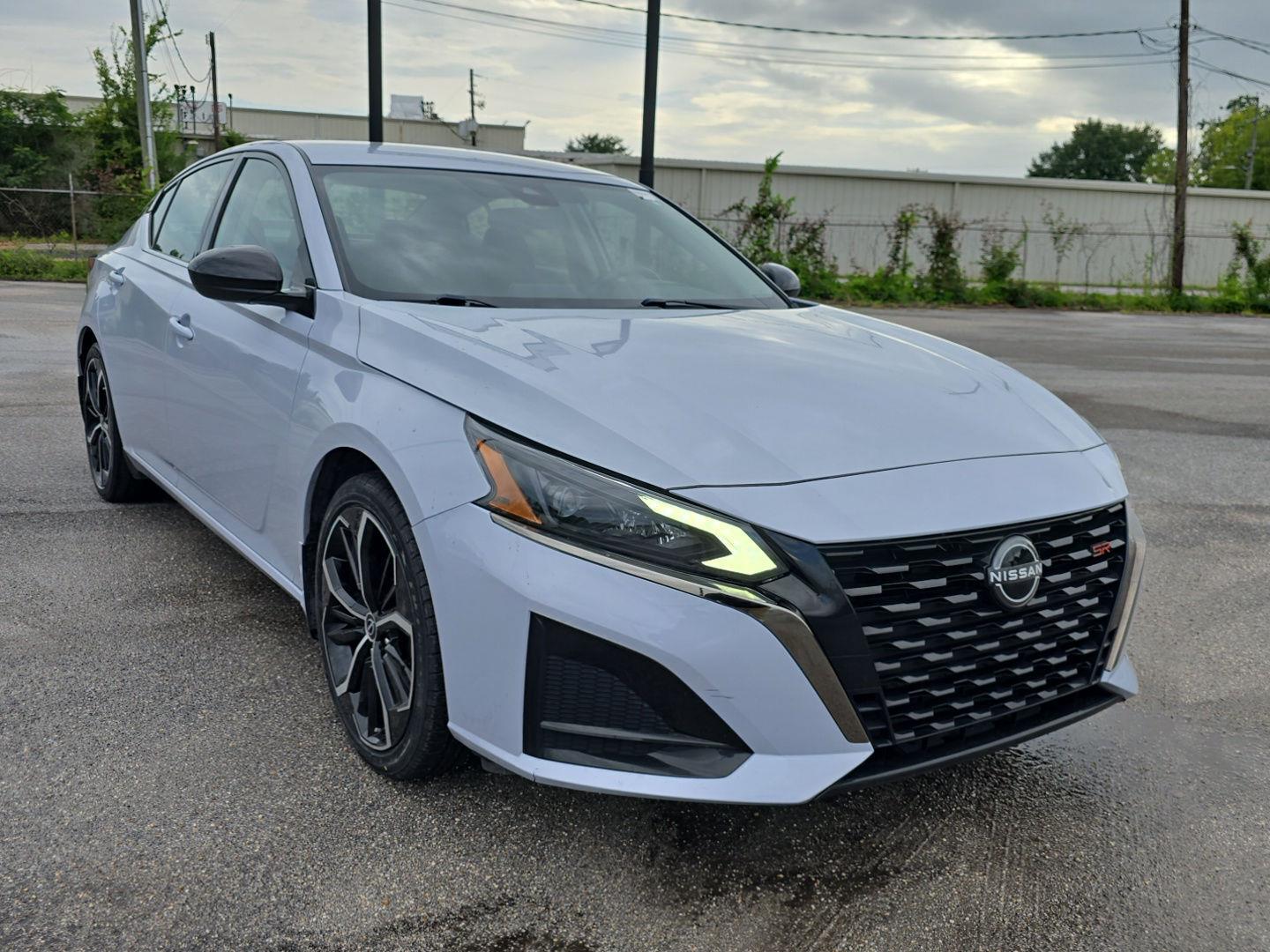 Gray Sky Pearl 2023 Nissan Altima Sedan Front-Wheel Drive Continuously Variable Transmission