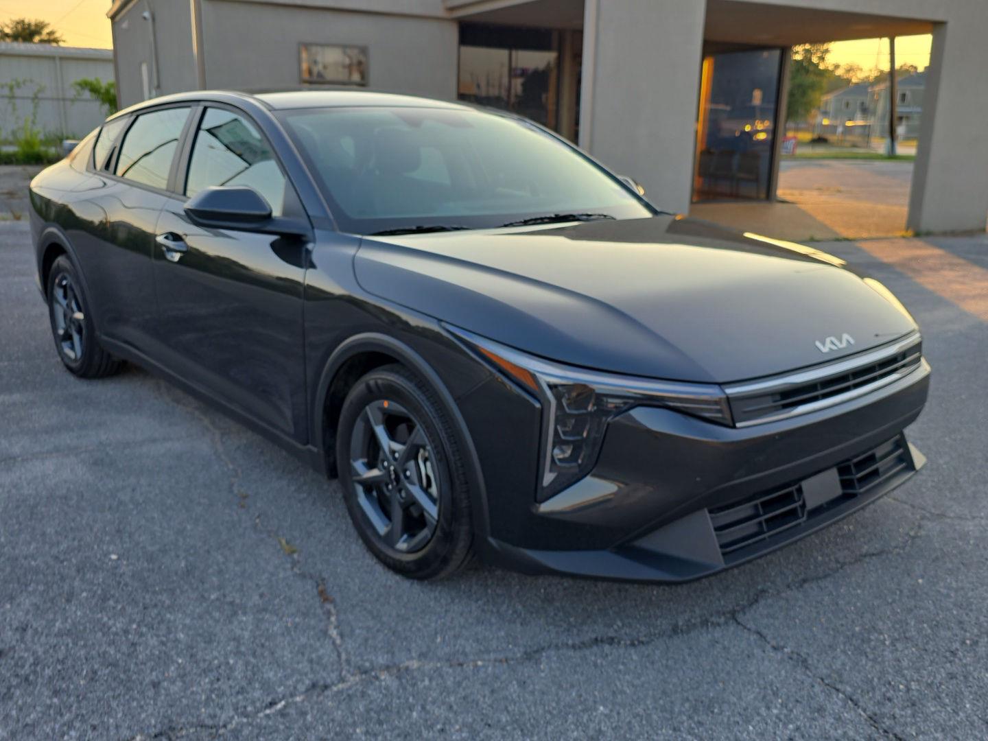Interstellar Gray 2025 Kia K4 Sedan Front-Wheel Drive Continuously Variable Transmission