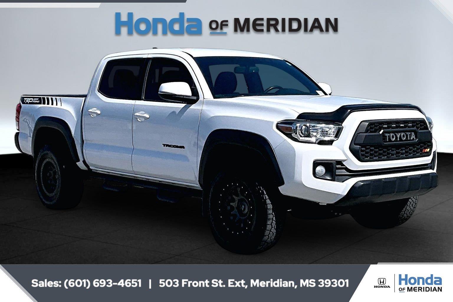 Super White 2017 Toyota Tacoma Pickup Truck Four-Wheel Drive Automatic