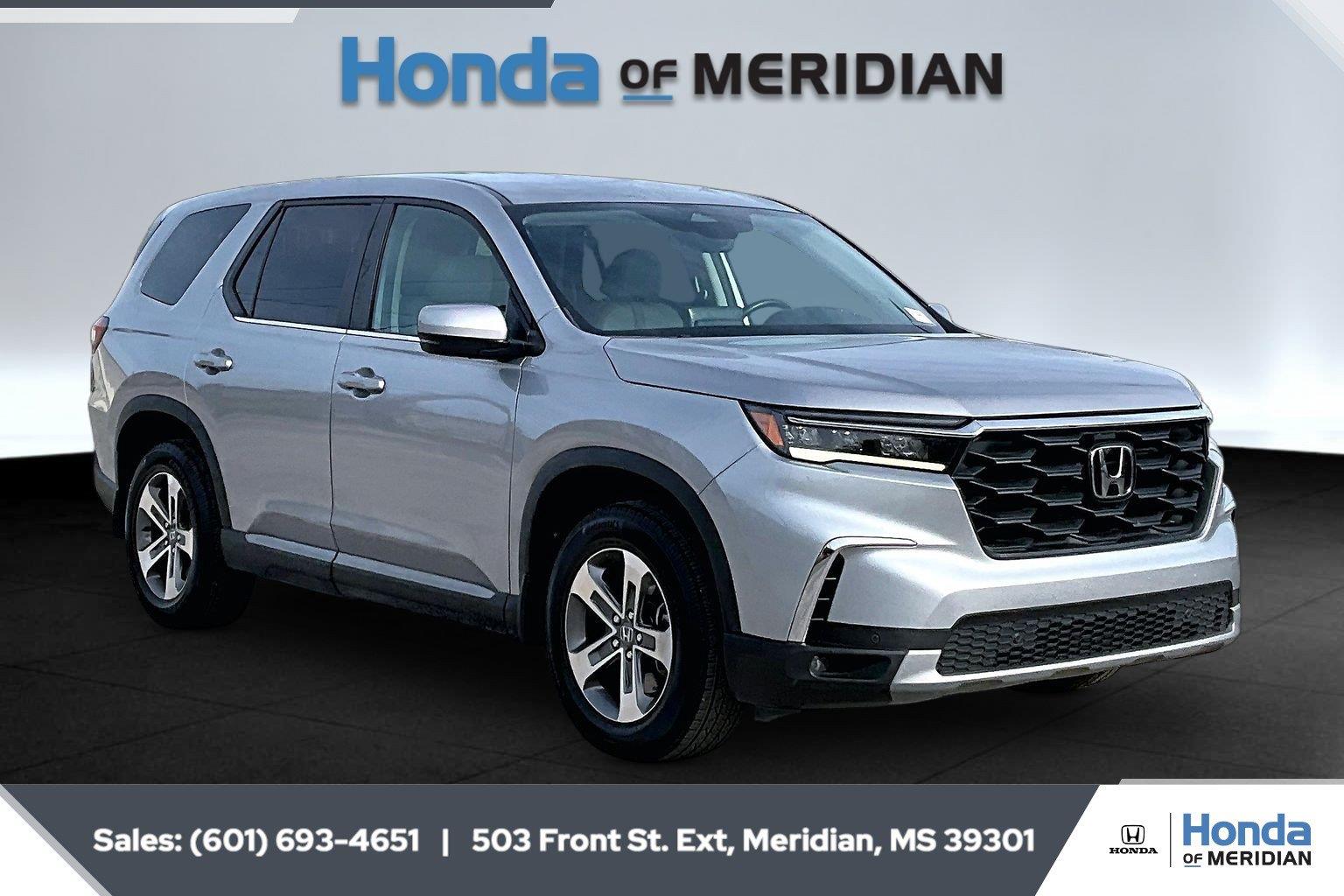 Lunar Silver Metallic 2023 Honda Pilot SUV / Crossover Front-Wheel Drive