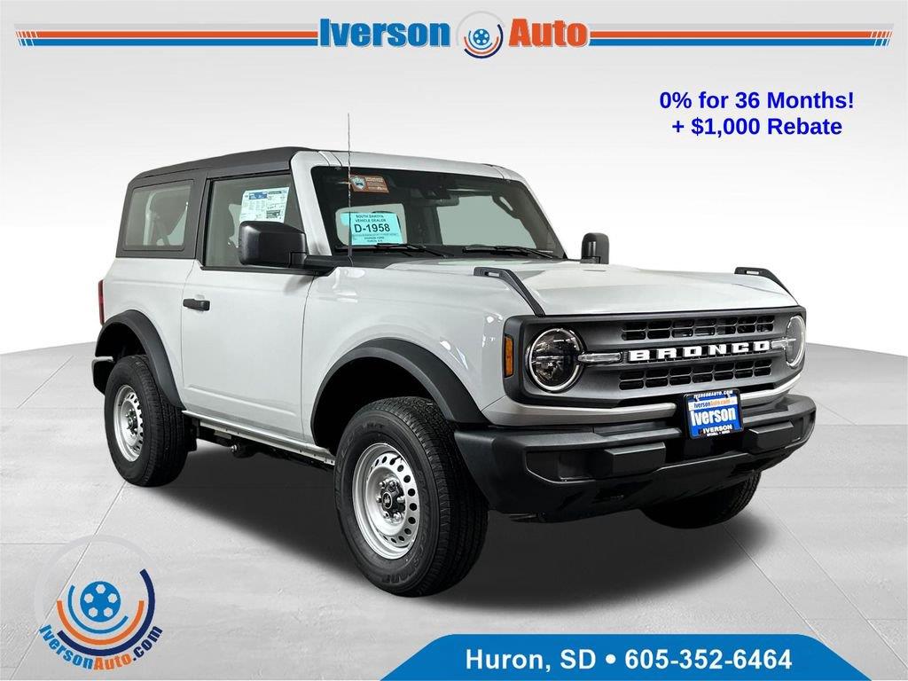 Avalanche Gray 2026 Ford Bronco SUV / Crossover Four-Wheel Drive 7-Speed Manual