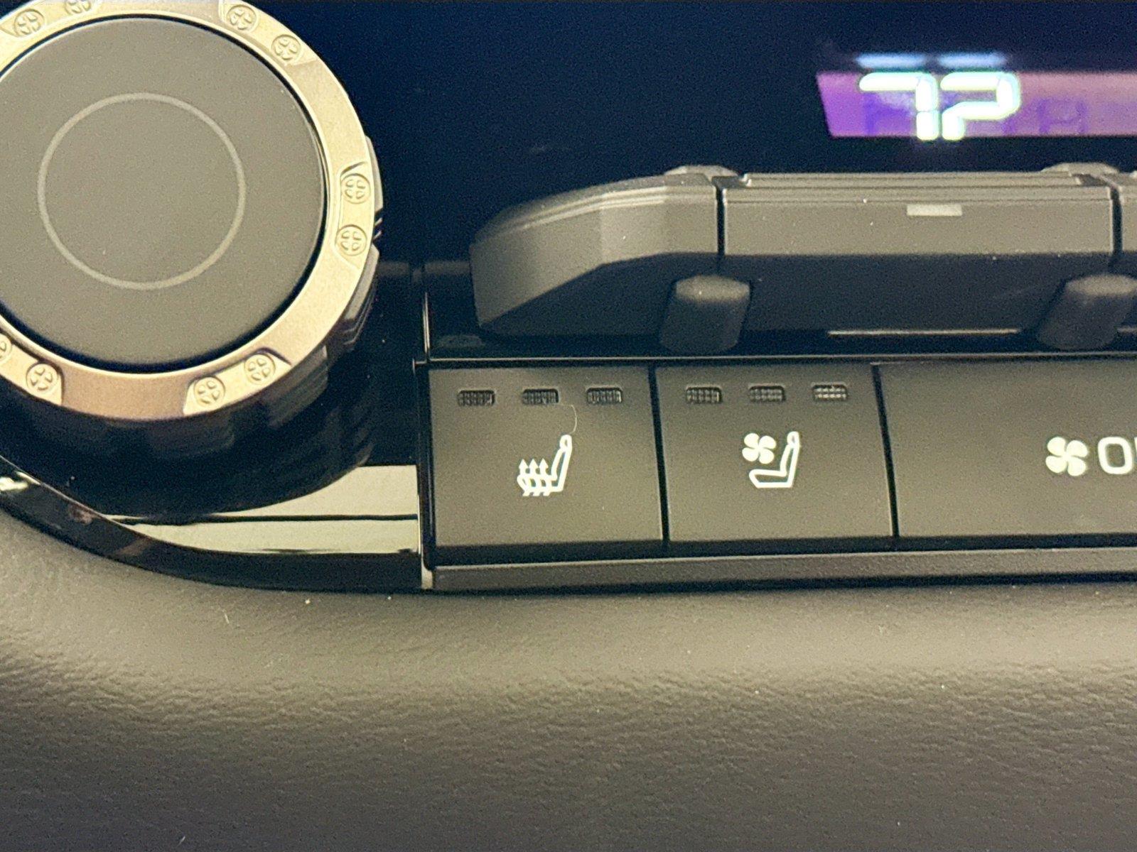 2026 Toyota Tundra Platinum HV photo 32