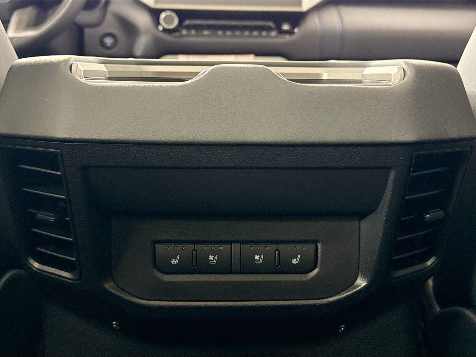 2026 Toyota Tundra Platinum HV photo 39