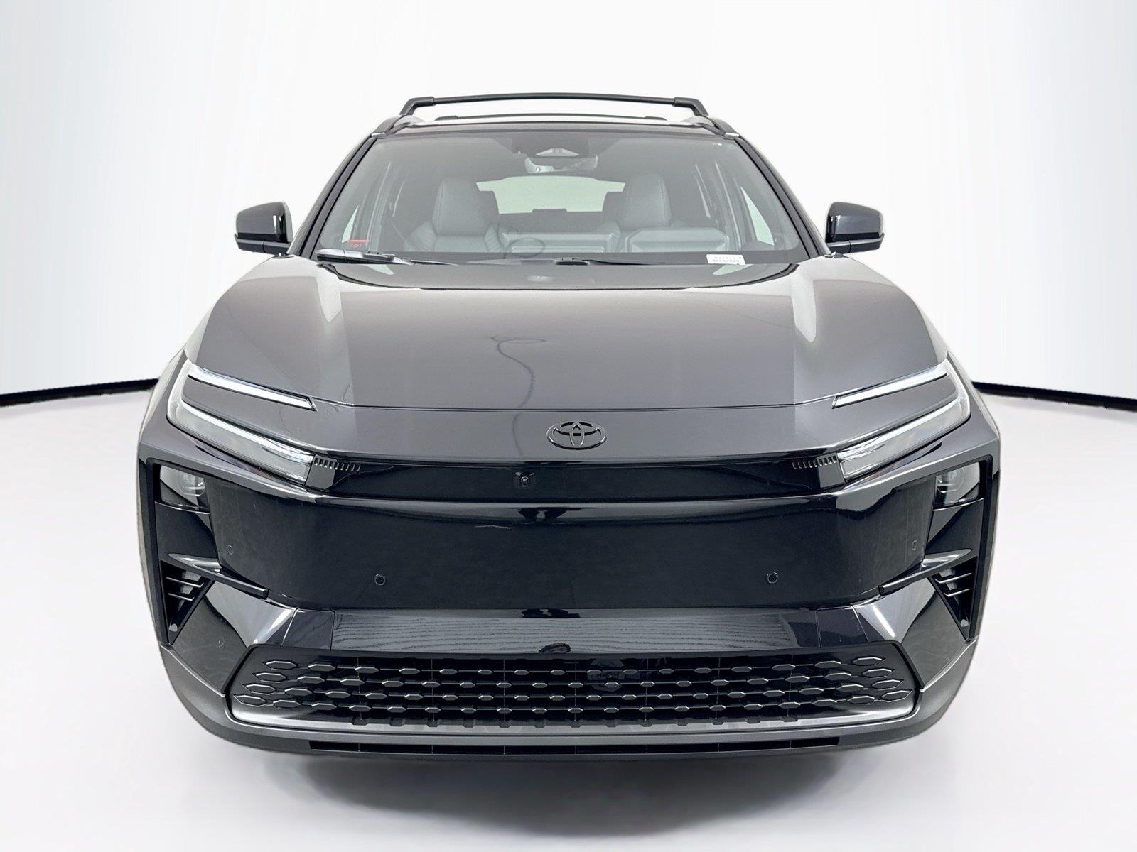 2026 Toyota C-HR XSE photo 3
