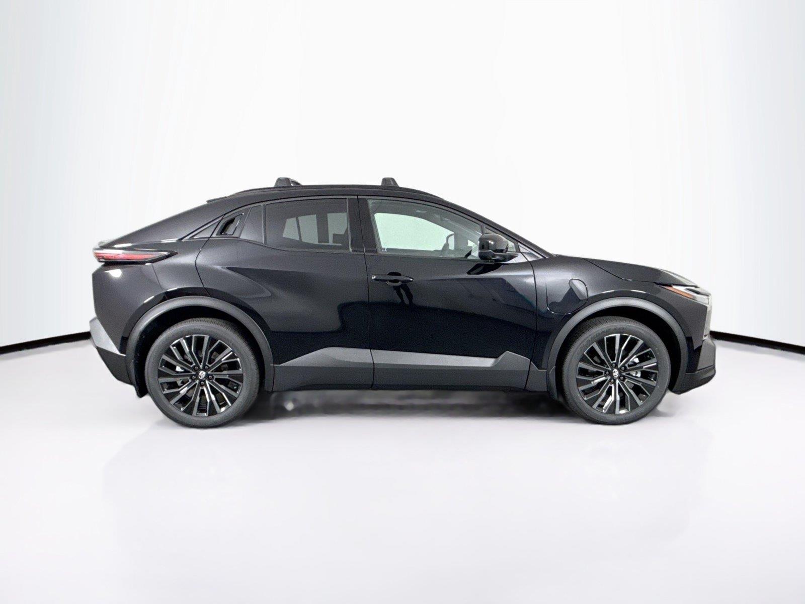 2026 Toyota C-HR XSE photo 5