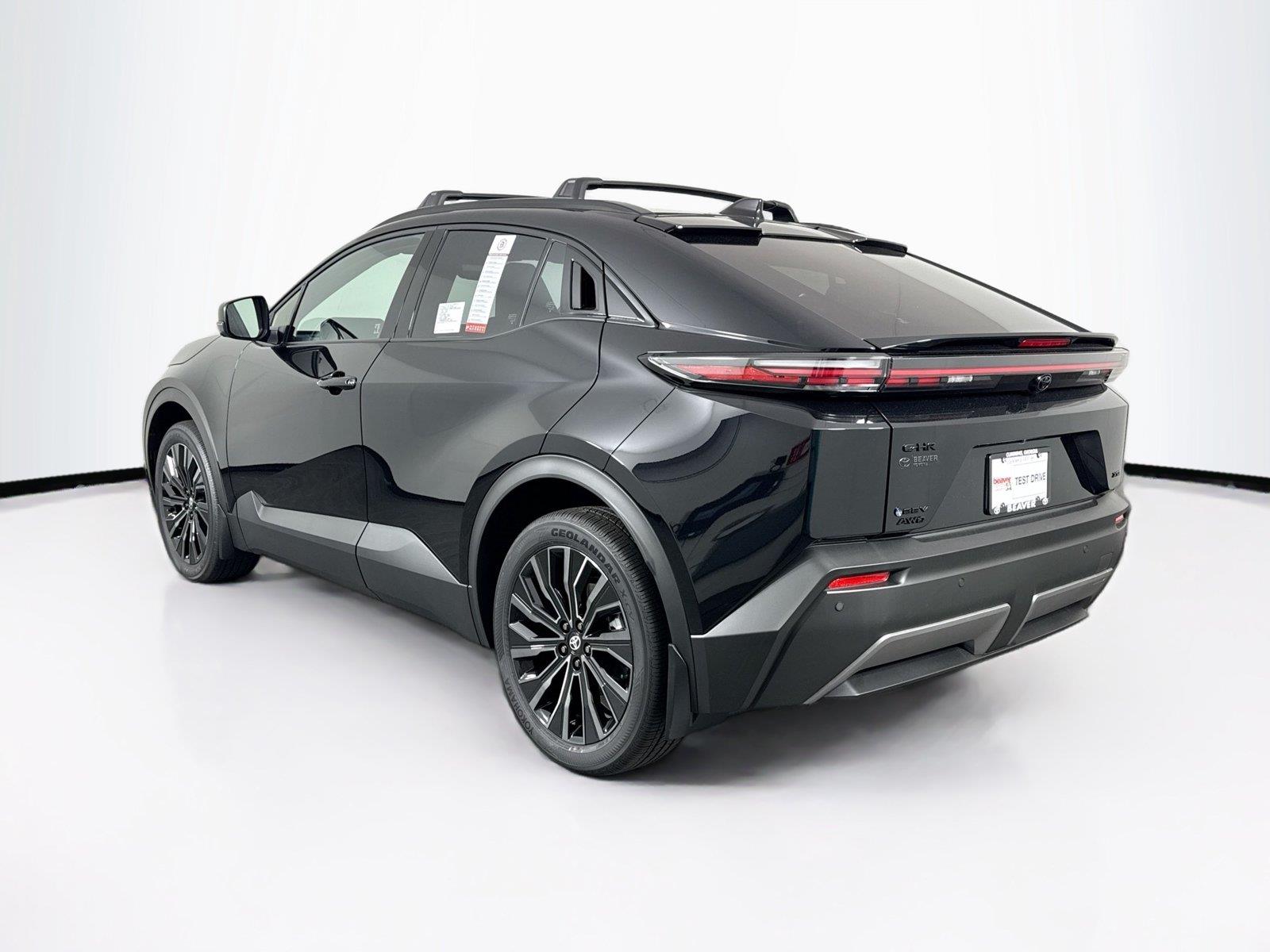 2026 Toyota C-HR XSE photo 7