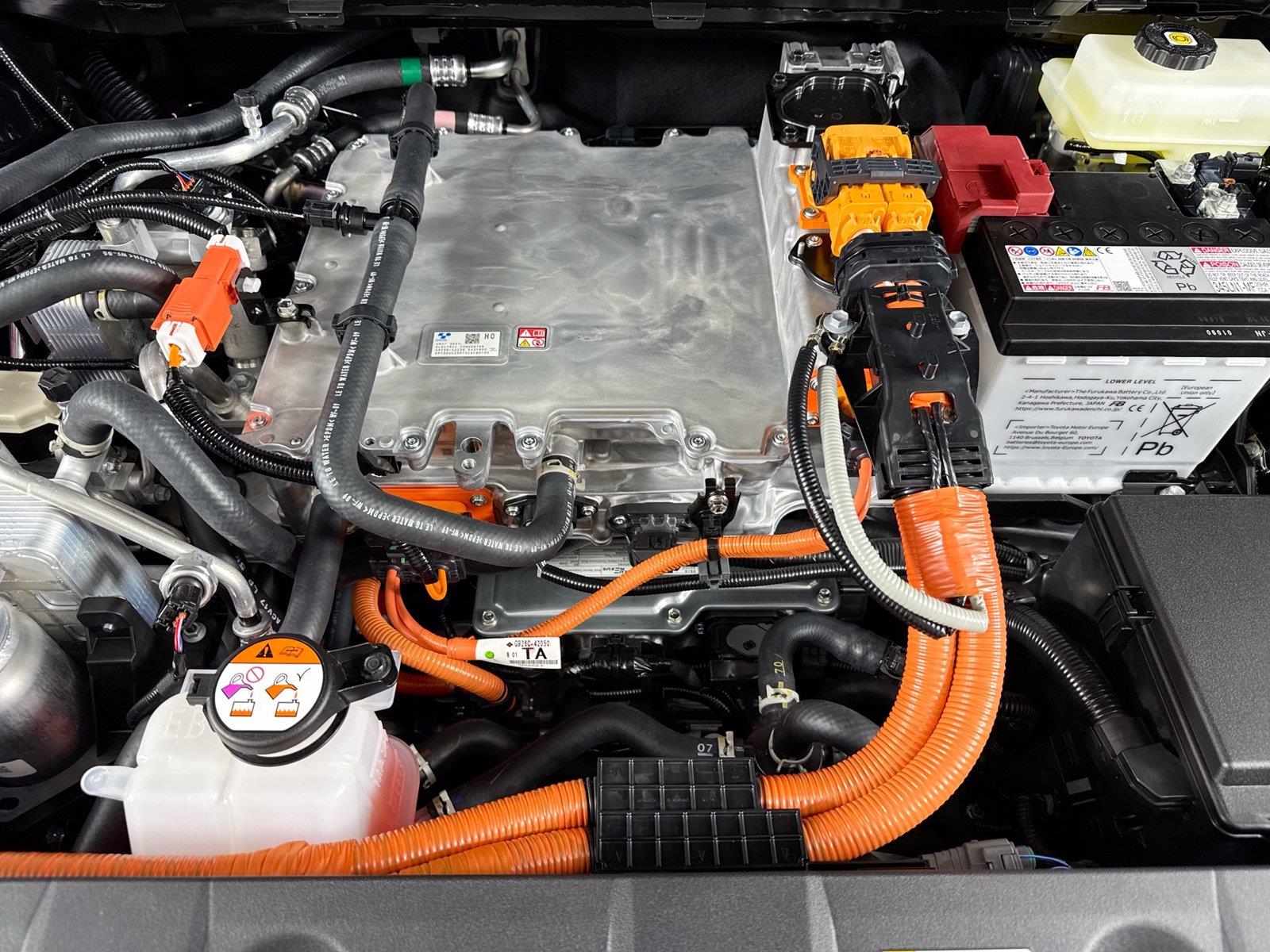 2026 Toyota C-HR XSE photo 10