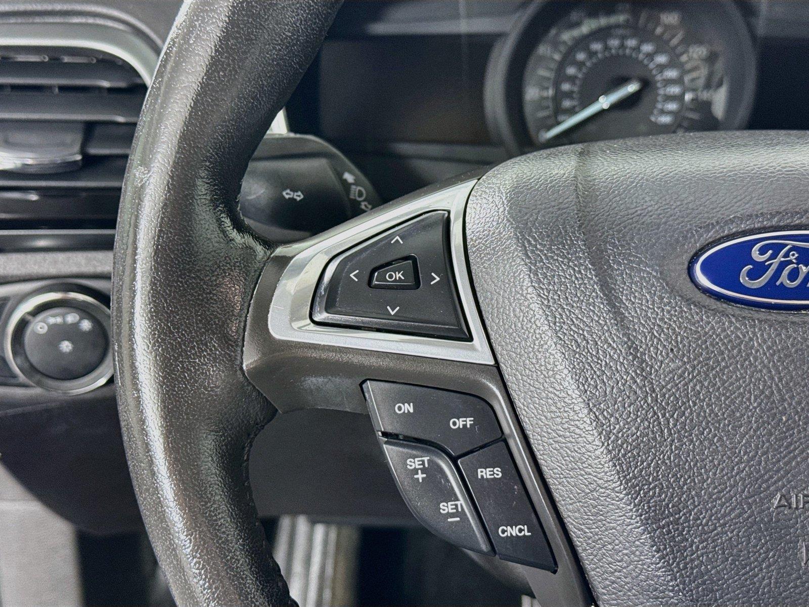 2016 Ford Fusion SE photo 16