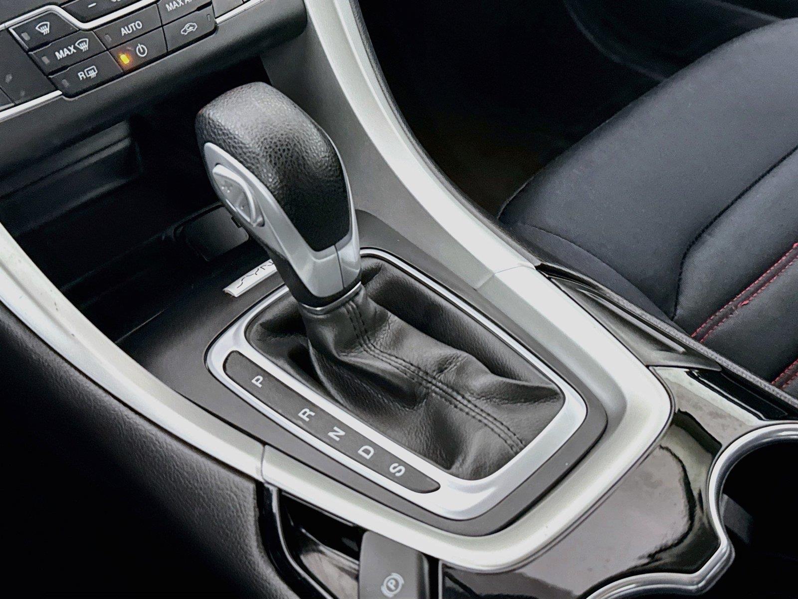 2016 Ford Fusion SE photo 23