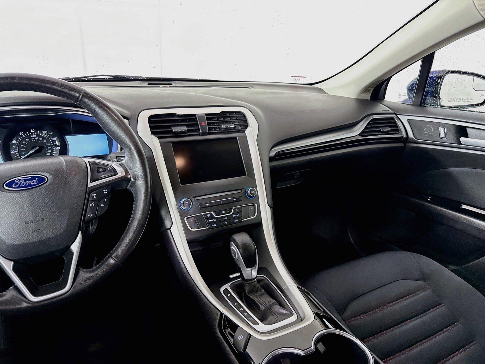 2016 Ford Fusion SE photo 30